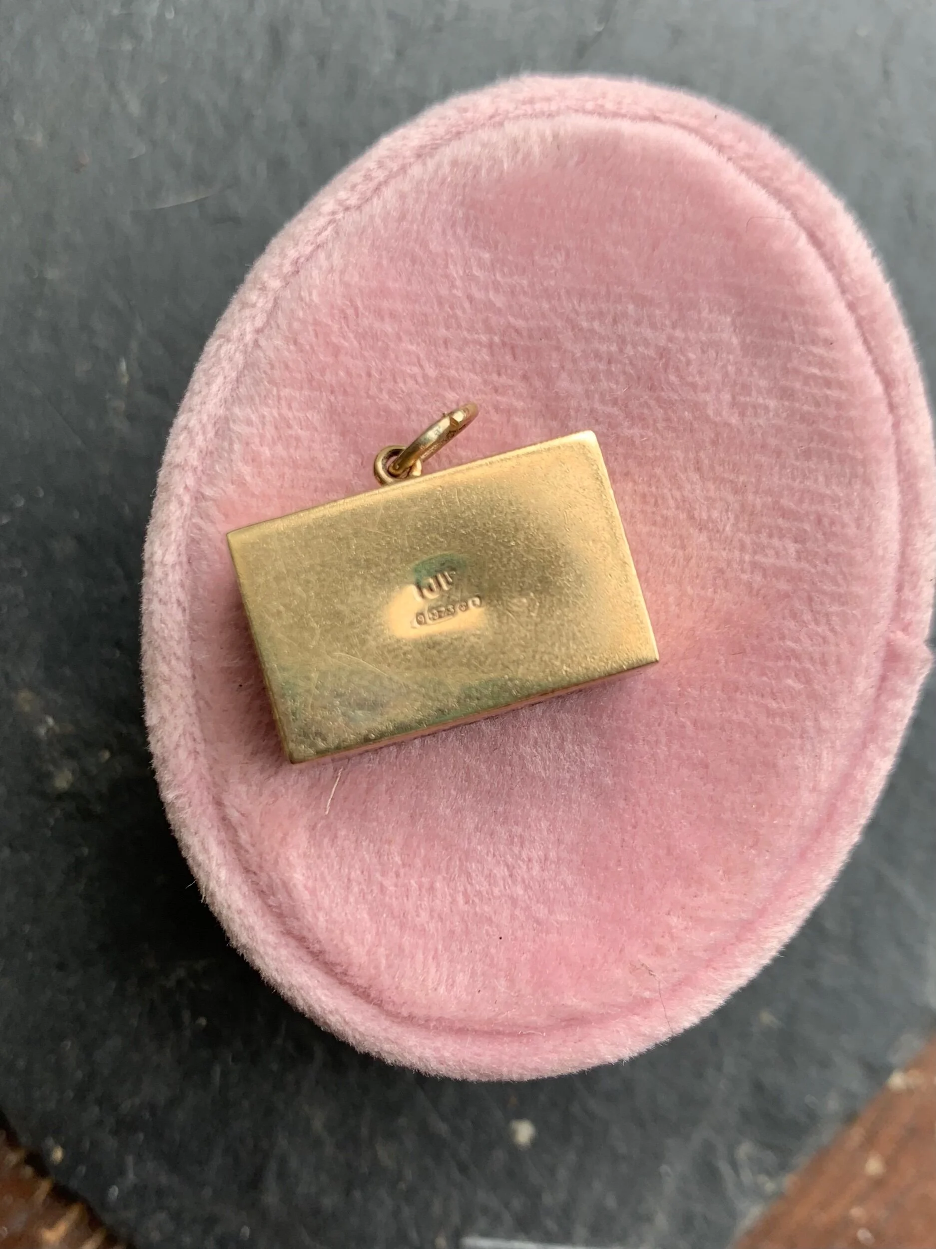 01D41B2C-A5D5-4965-9D51-40FCDF613608