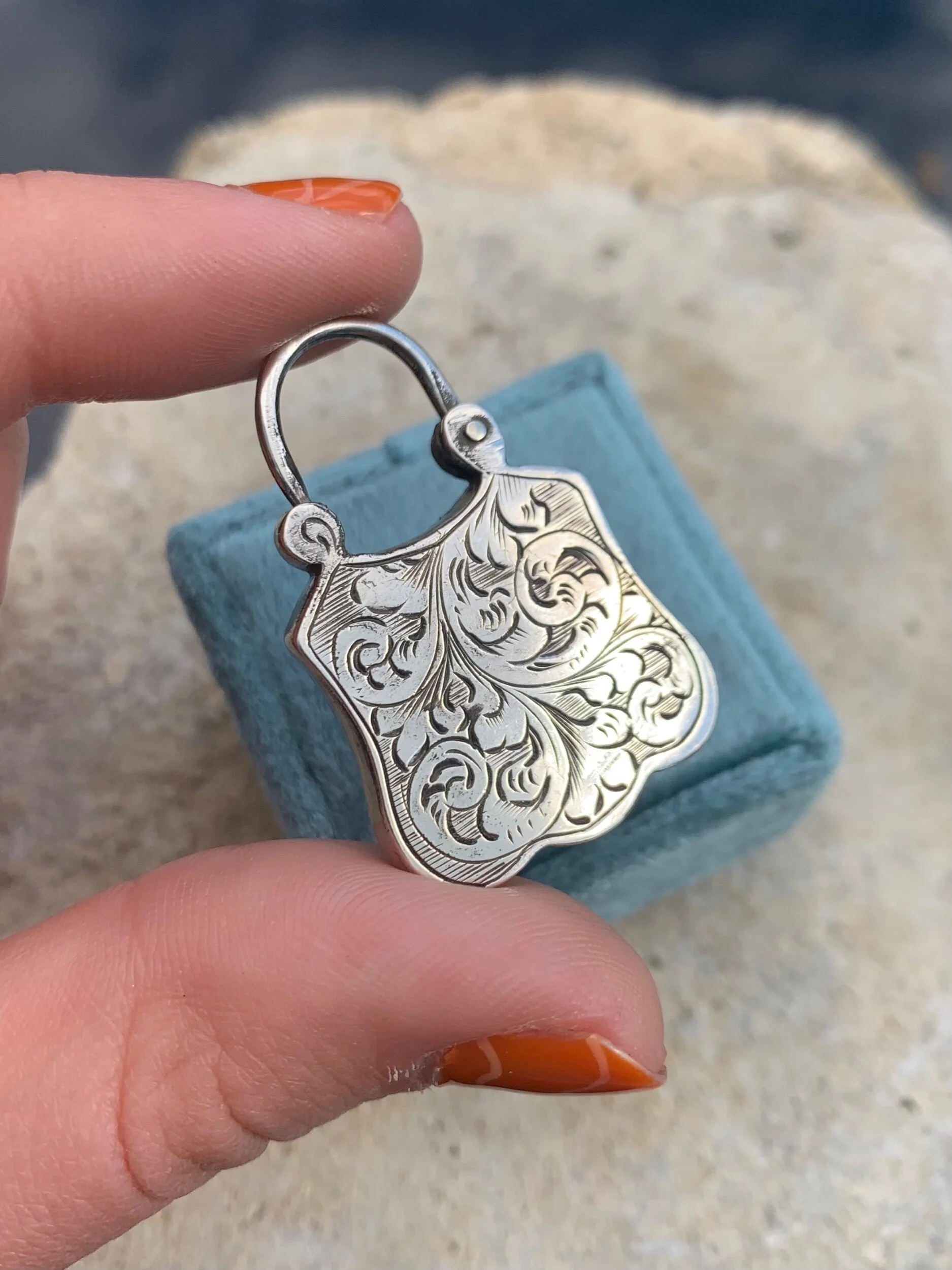 CB6D779B-3E7B-41B6-B695-EABB0B457468