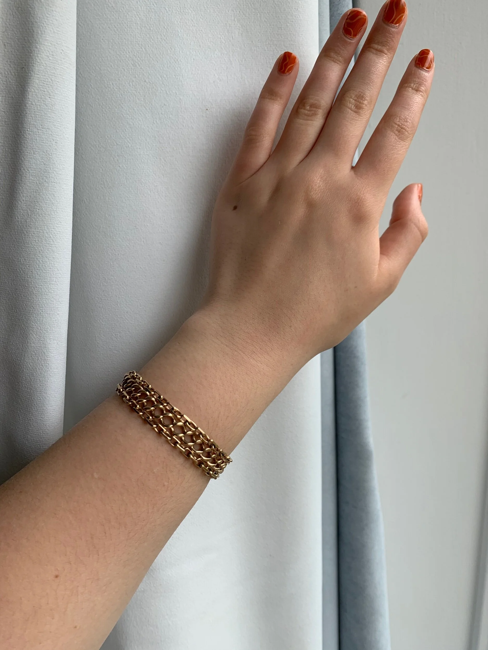 3D16F8AA-B690-4E6F-A576-F312F102404E