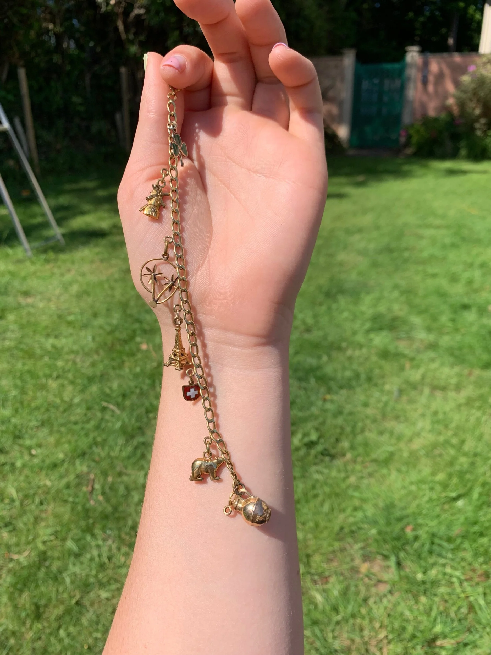 6BFFBBA8-B665-4C14-9EB3-AA1C1232D849