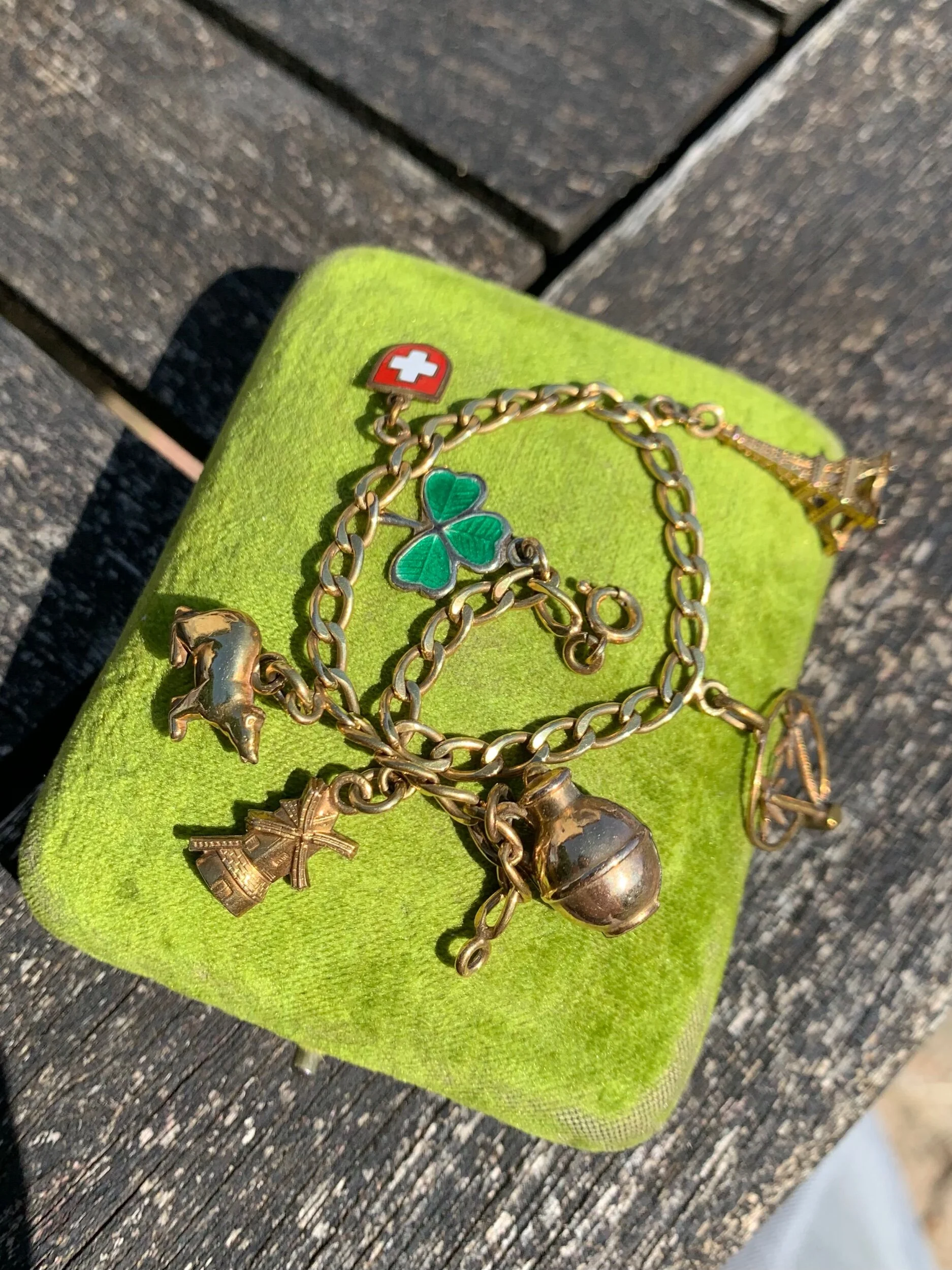 C8C60612-6A98-42FF-BFC3-C3D8FDE865DE