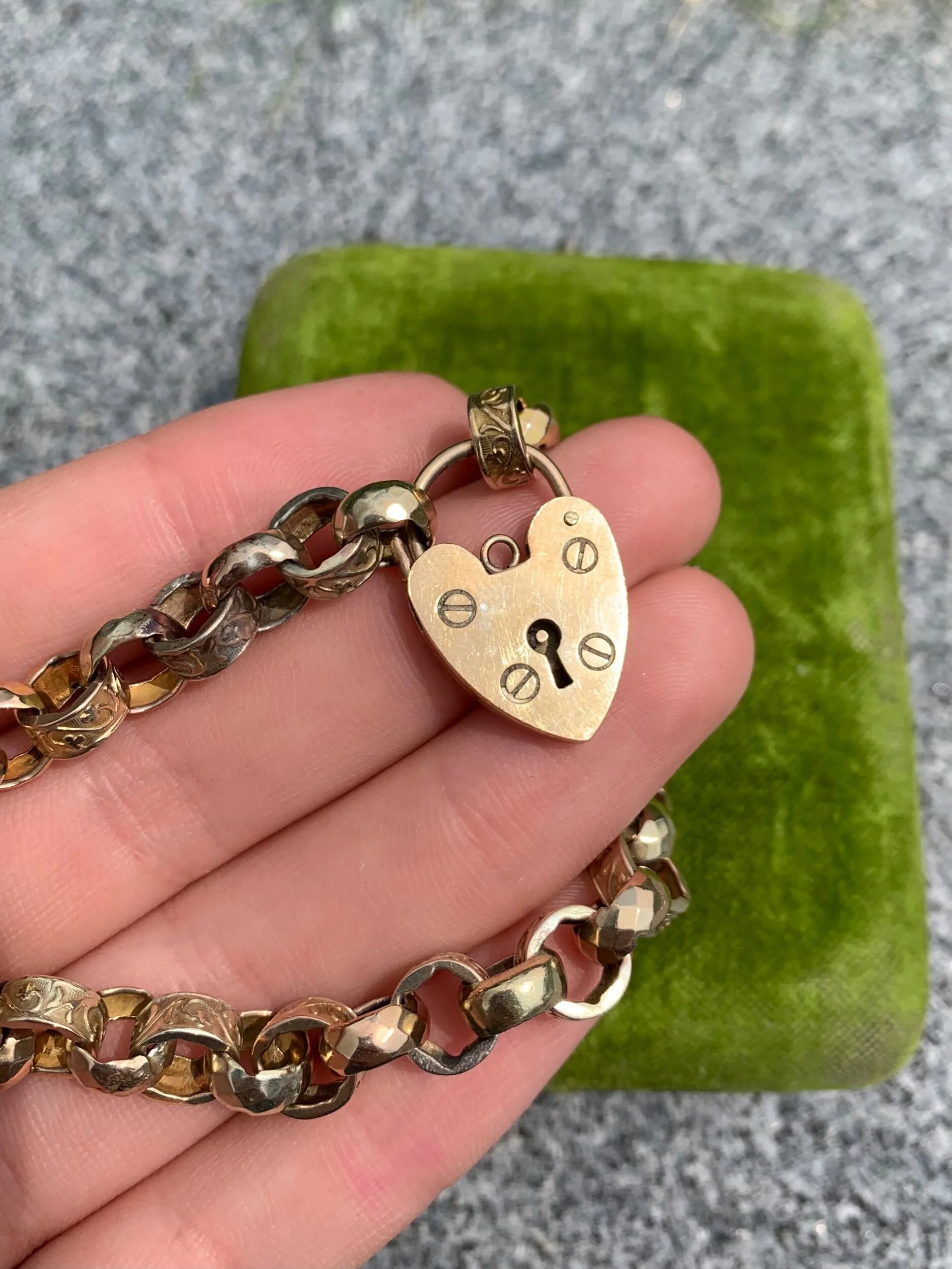 1C55BAC0-5213-48D1-BB35-76FF7F8777CC