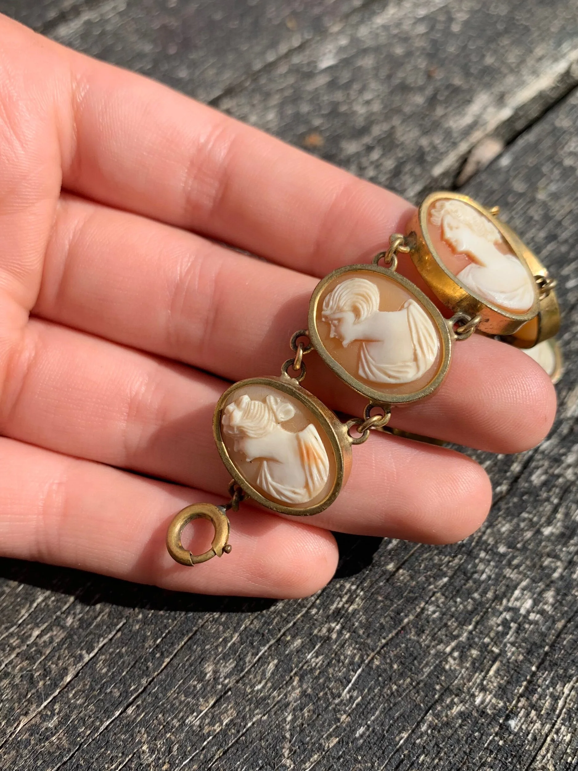 2E97EFAD-F1B9-4FFE-8BD2-EEF4CFAB06B5