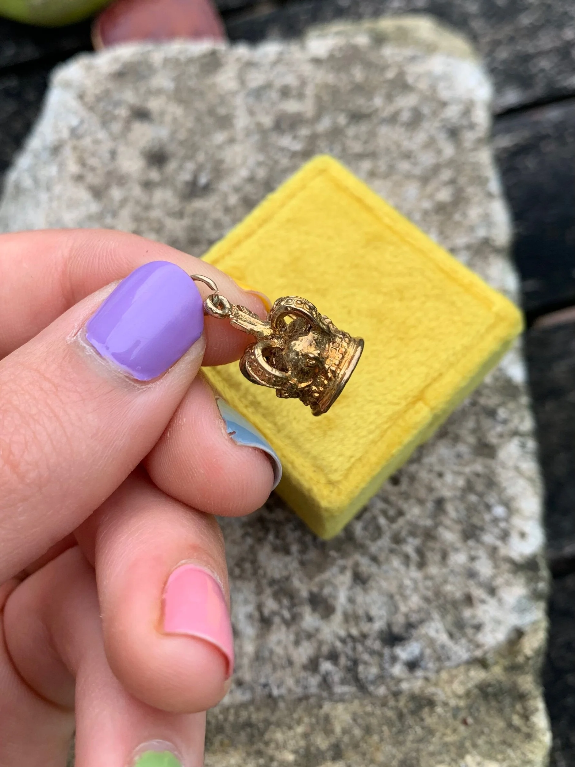 C41A99B2-5BF2-4A9C-BBDD-F1707E81B0F1