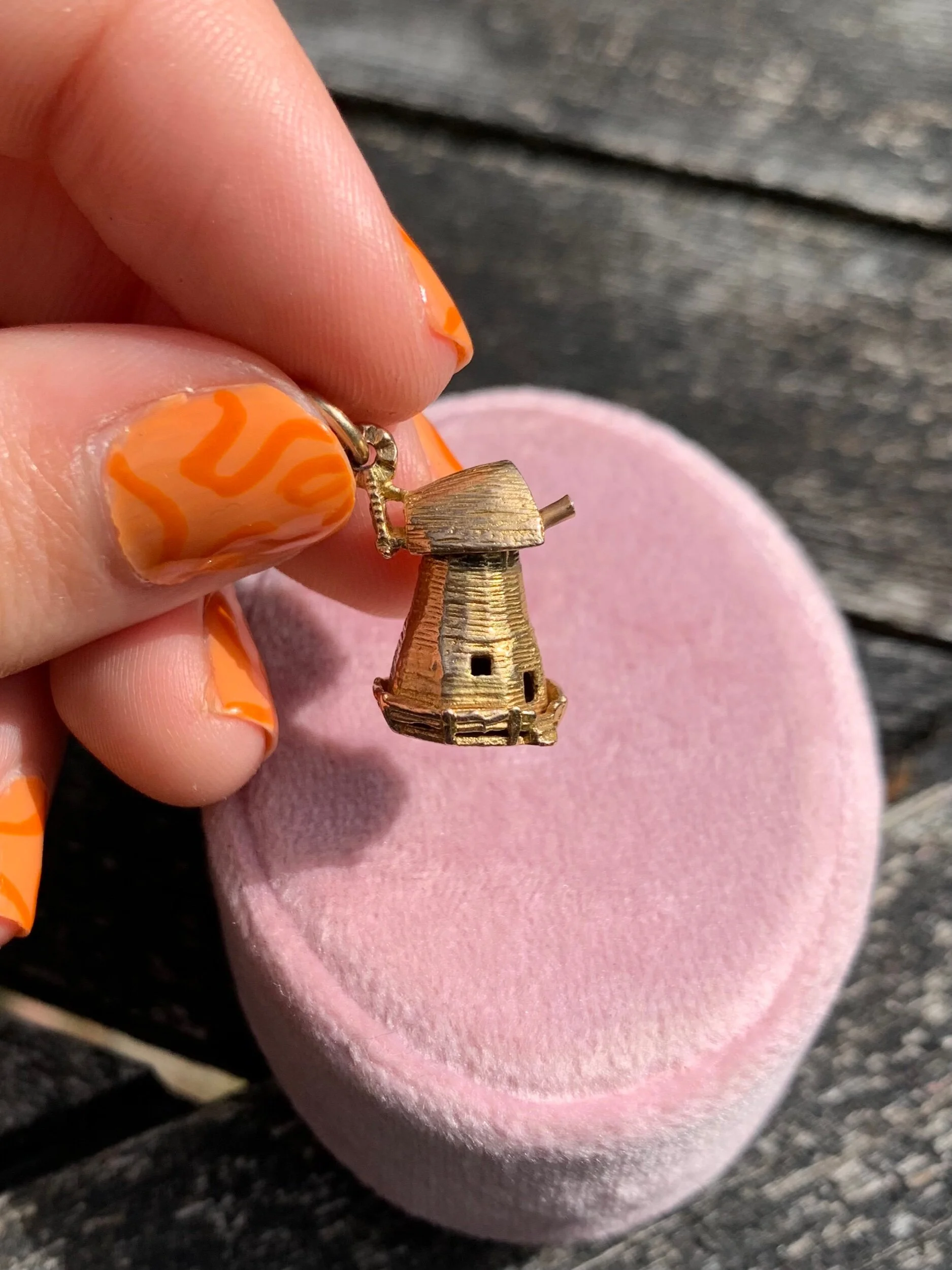 07290F23-064F-4904-BFEE-95F49C6DBF32