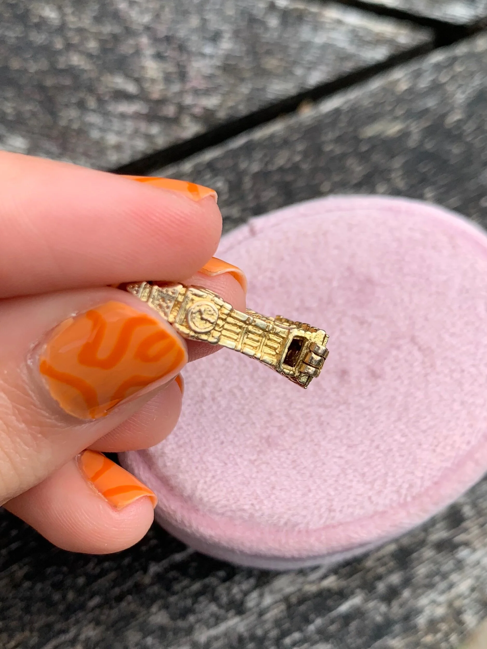 D8BB3AC9-5304-45B5-917B-A1A33F170A5C