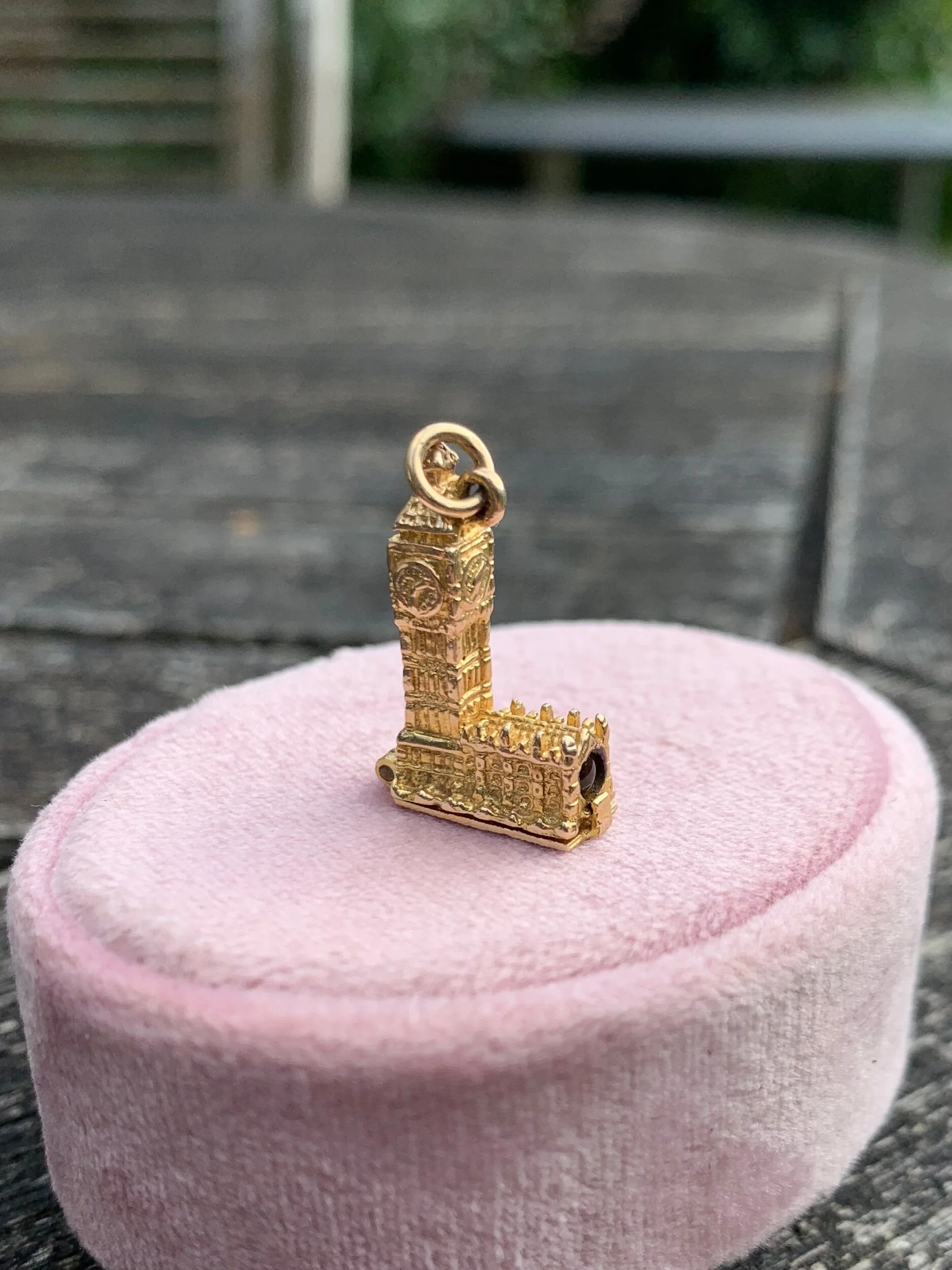 CEFCF4AC-9CE9-41AA-A4DC-84DD36DC7490