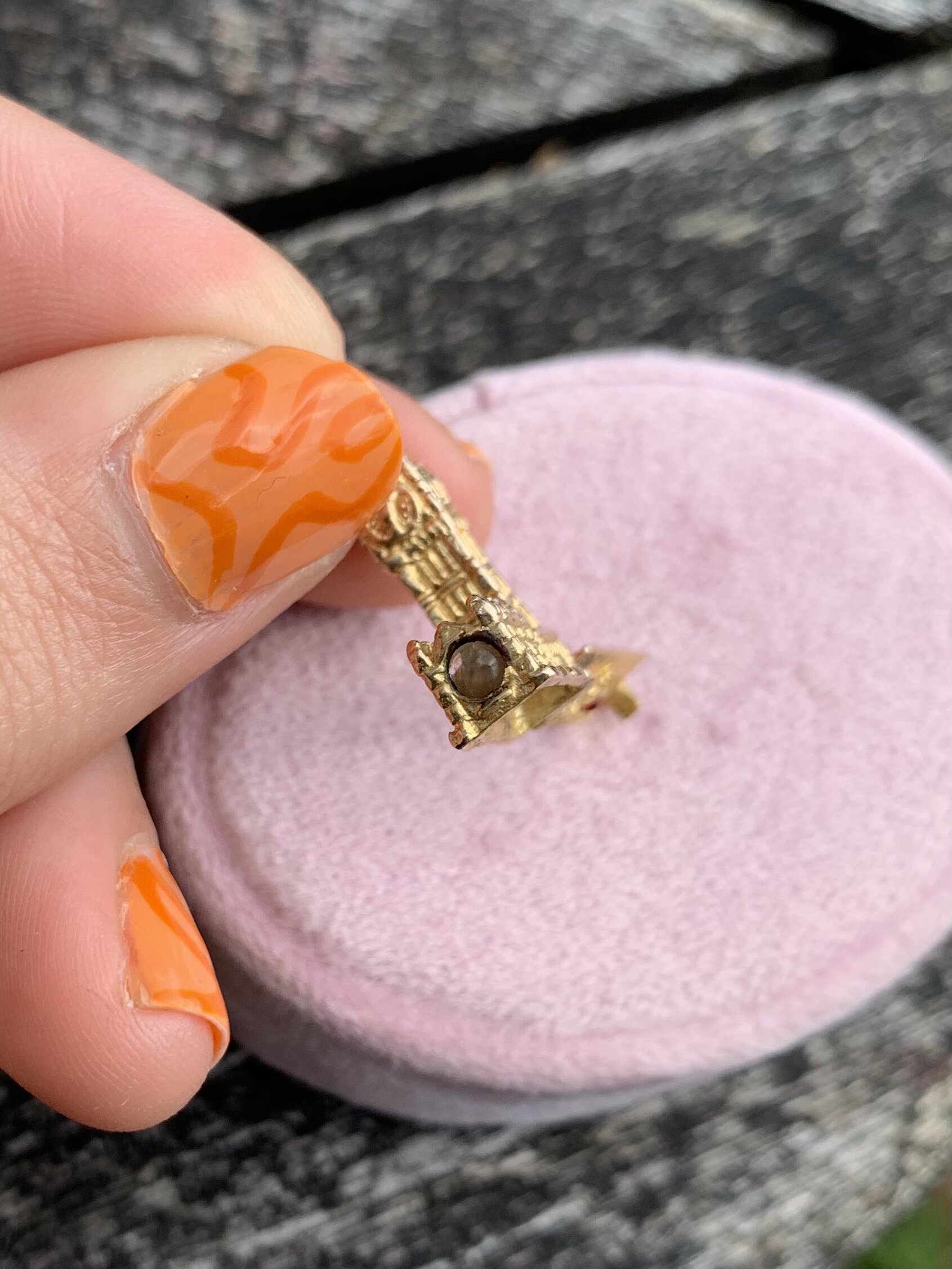 92B626B7-C665-4D21-88BF-338DDD28C947