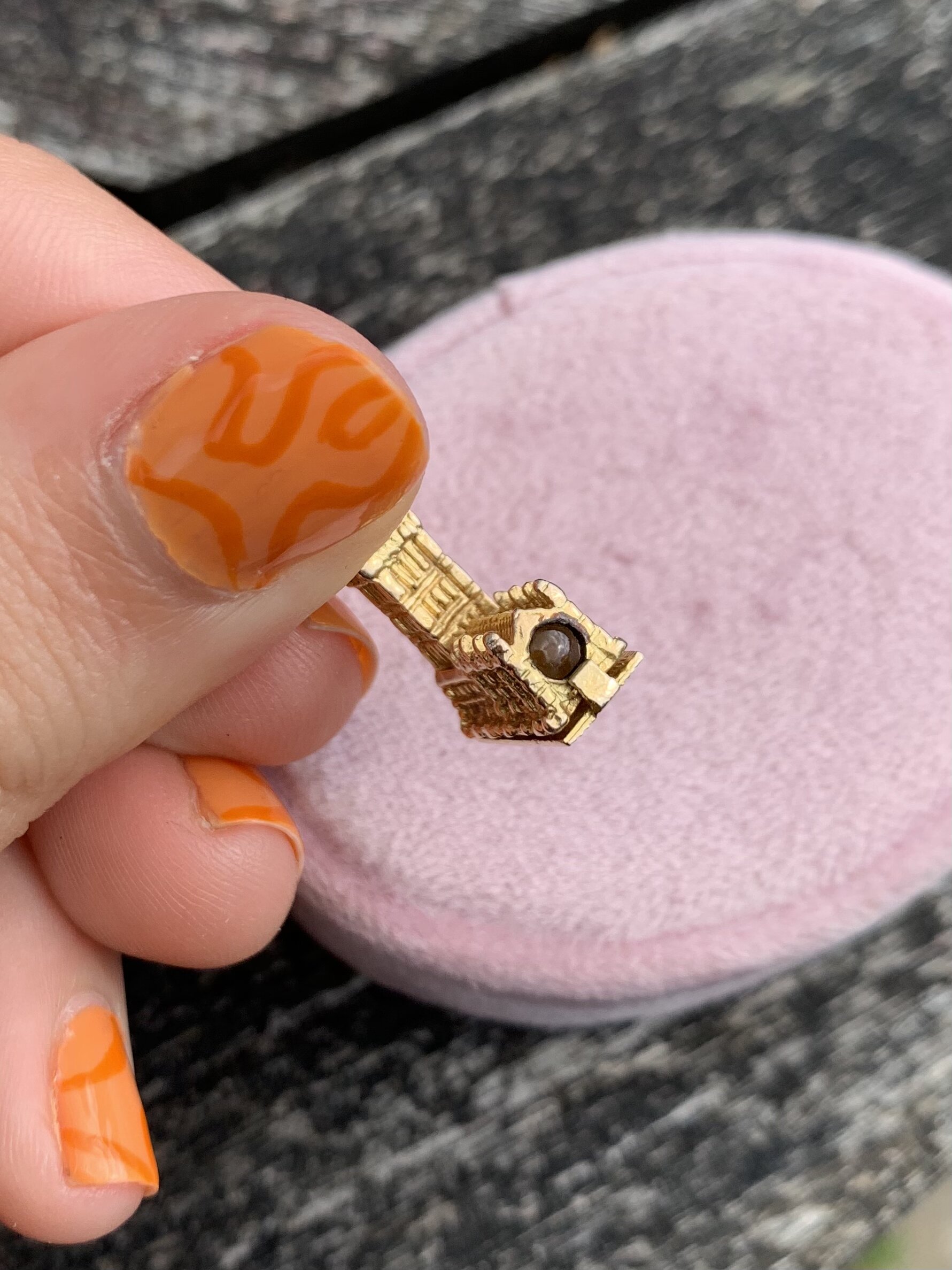 42E18F5C-2A55-475F-A0CE-A47B8F64E5CF