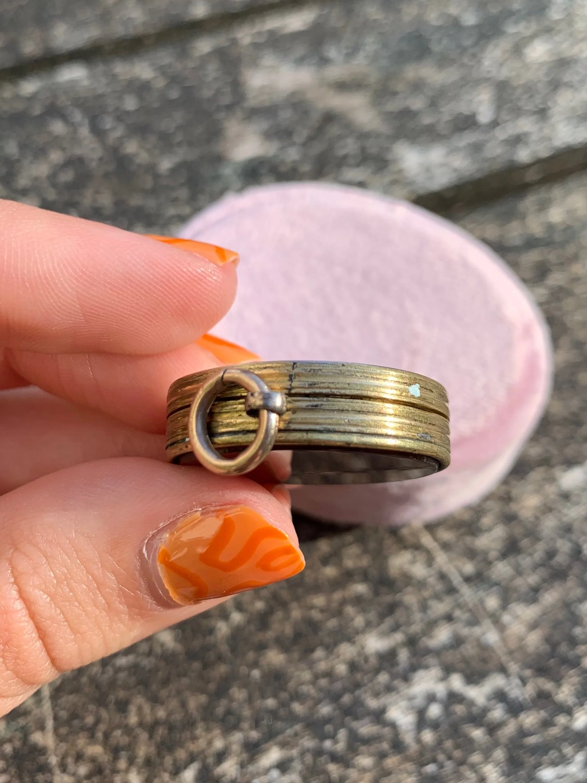 D889F7E8-2644-42C7-B699-73670F7BBAFB