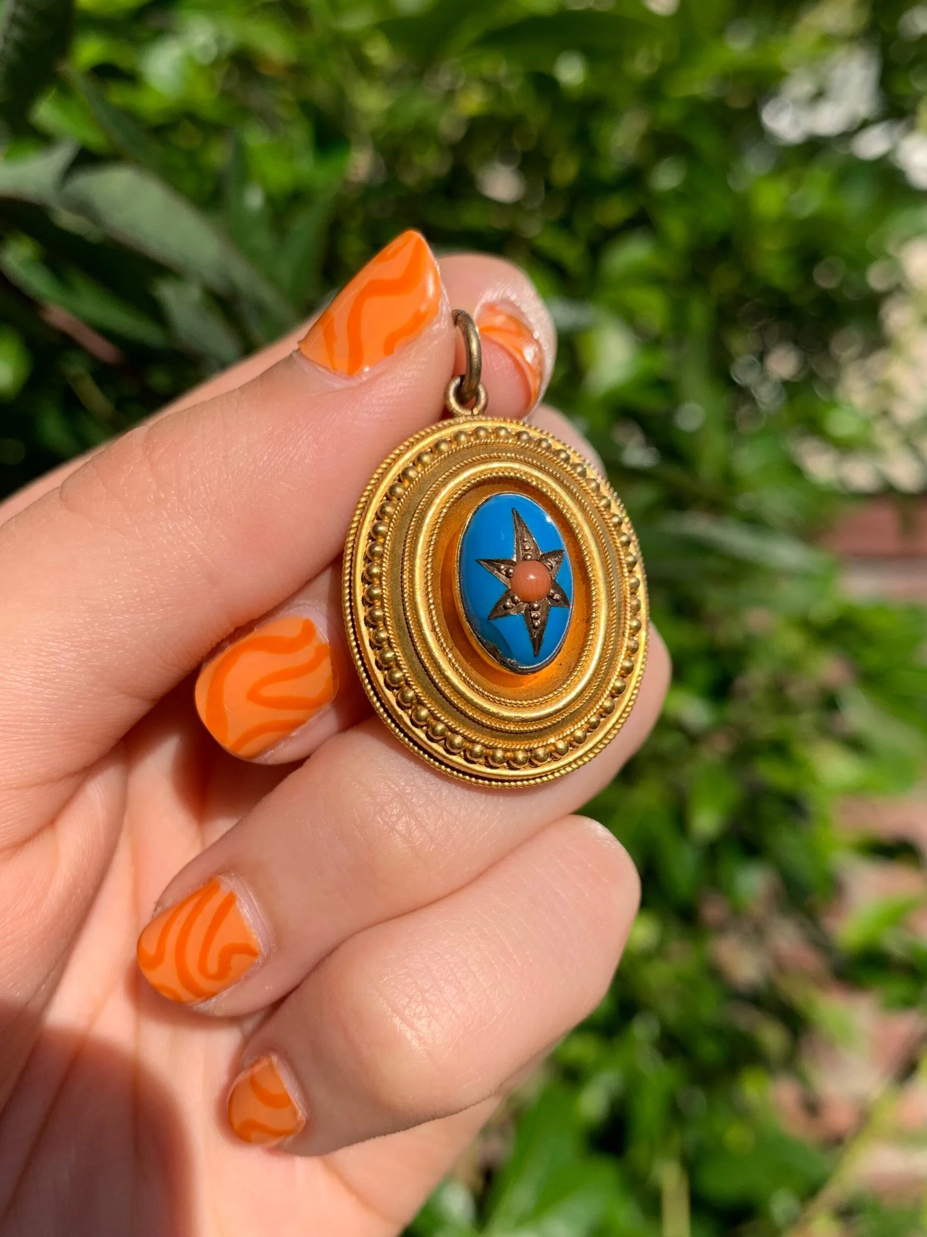 AE6C3F8A-0B5D-4670-8076-3BBCD9C98AF6