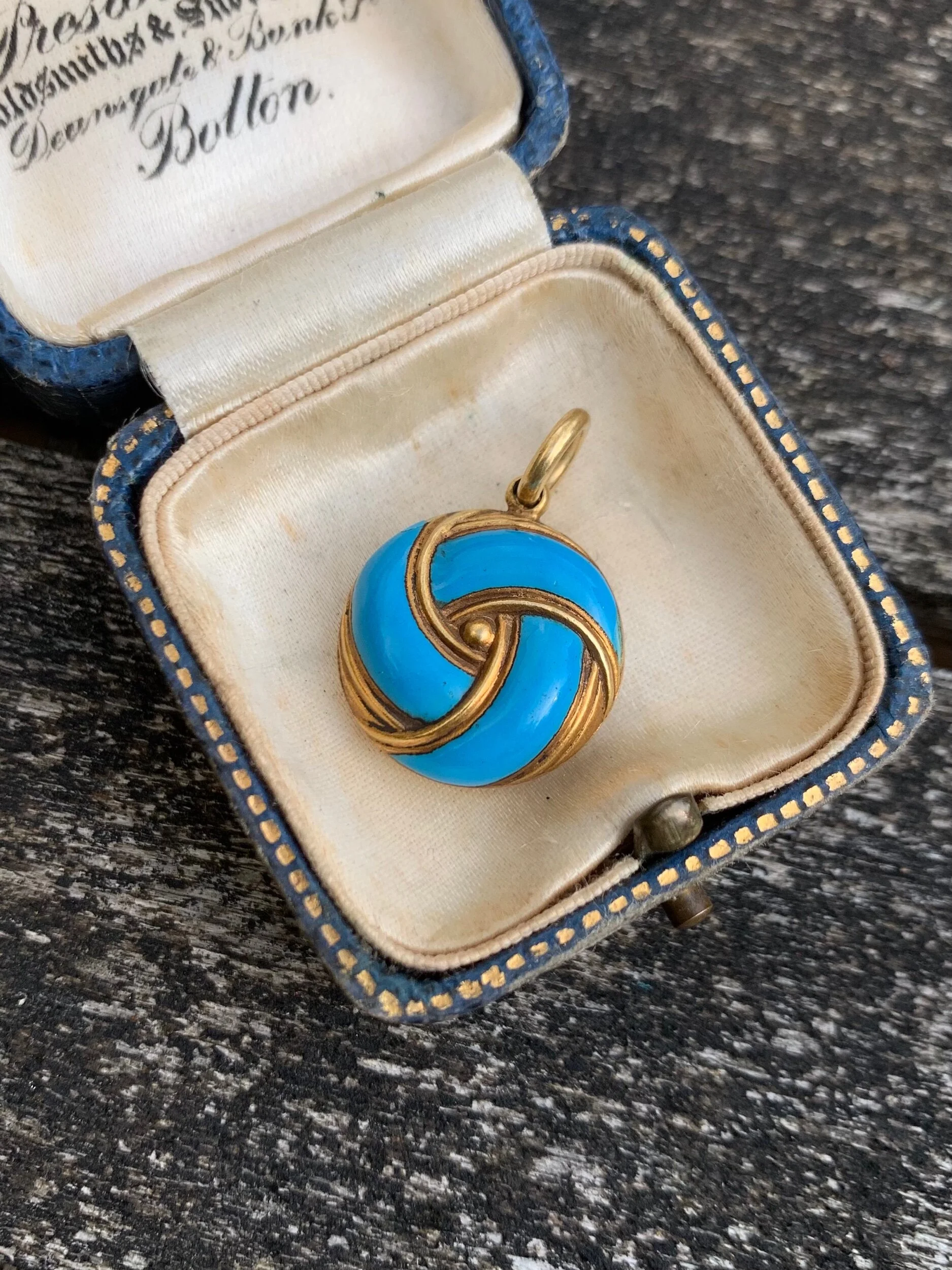 C35DCEB3-8648-4470-AC1C-5AF22FE00324