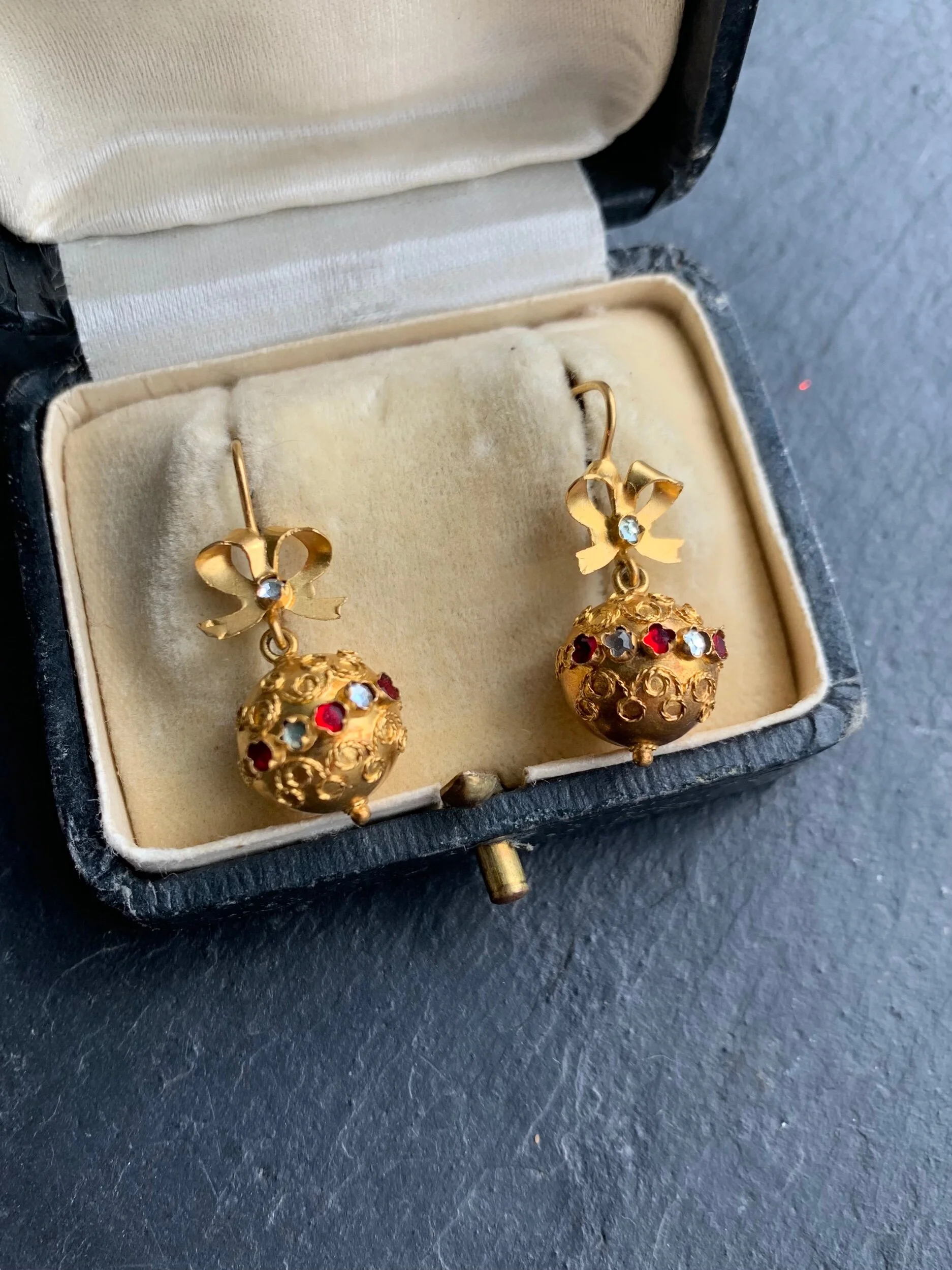 AB545B73-F2CB-4187-A602-0EB3D8C91ADD