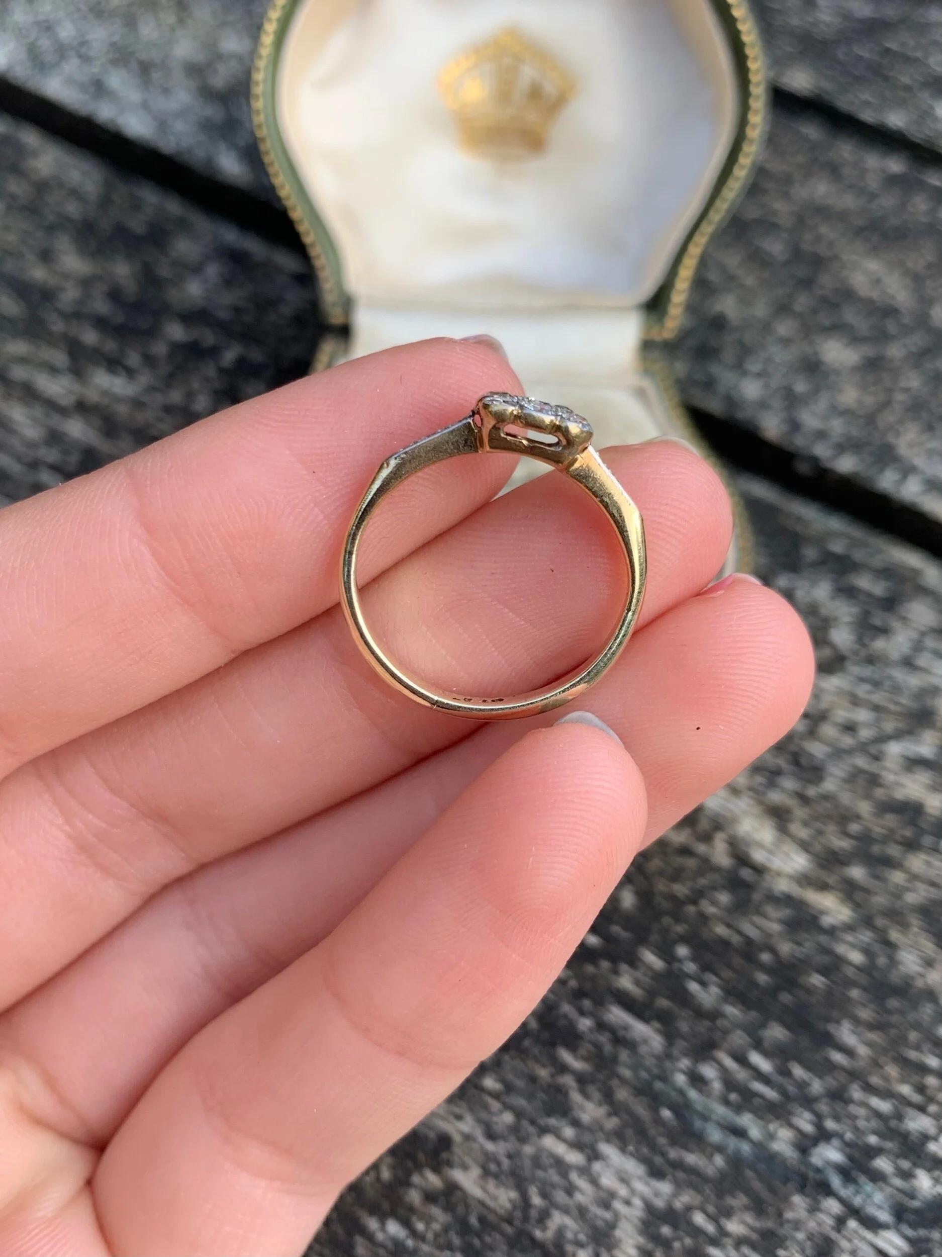 04F909F3-0C60-45B3-9BEF-1E535486F42C