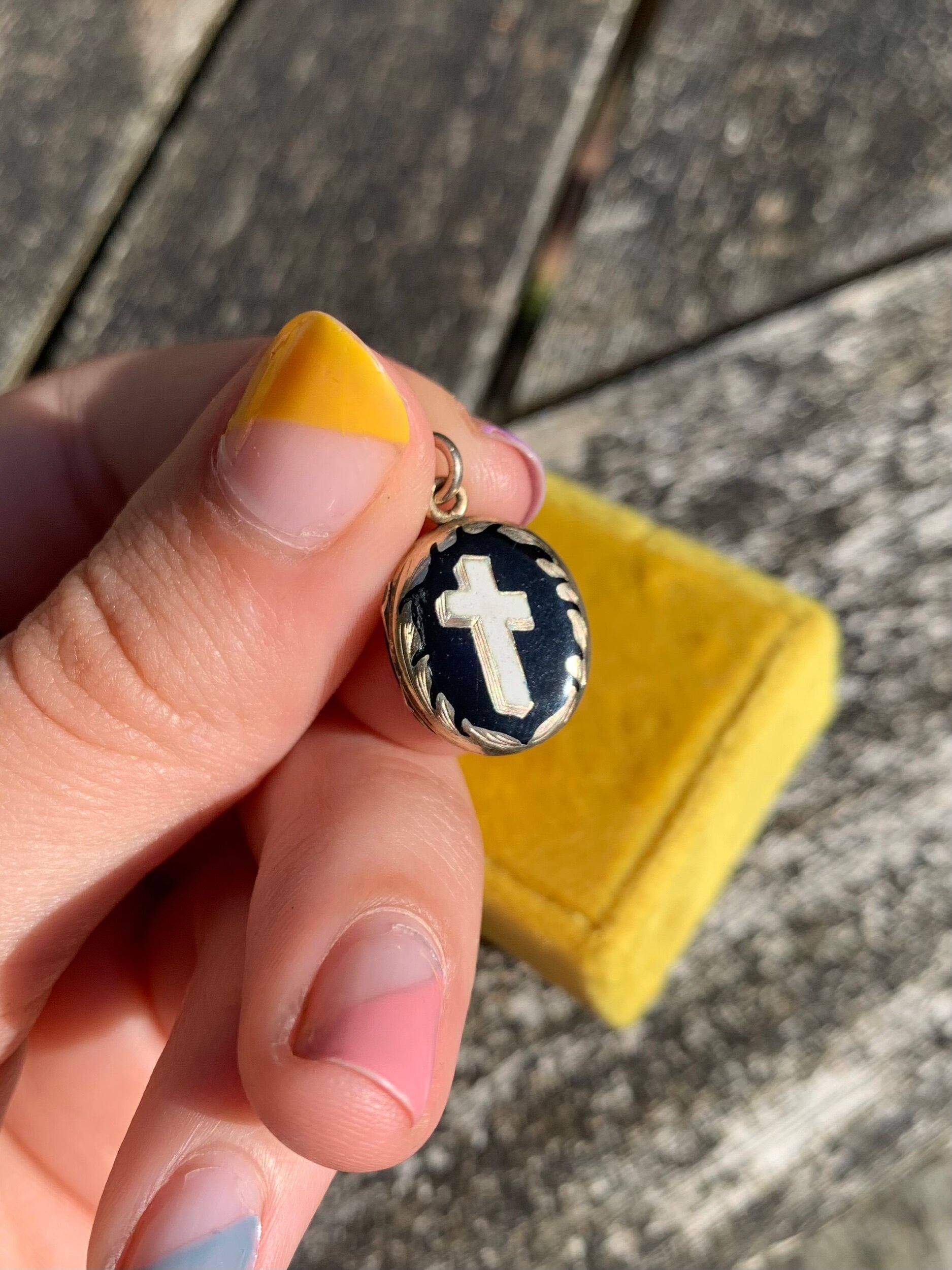 5FC7585A-2899-41C6-9281-D8483B3FF885