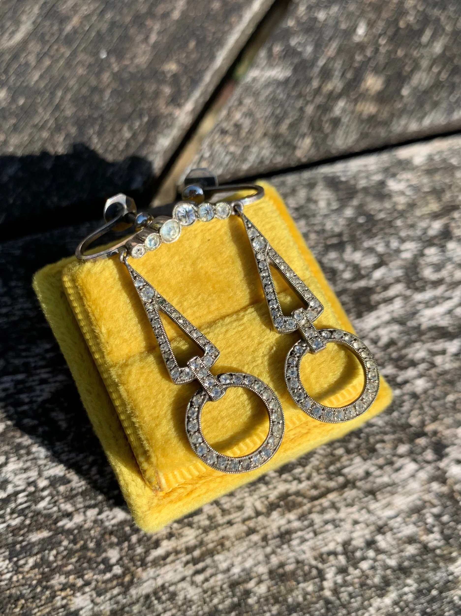 2E04B8C0-8D90-44FF-A6B8-63AD6EA54259