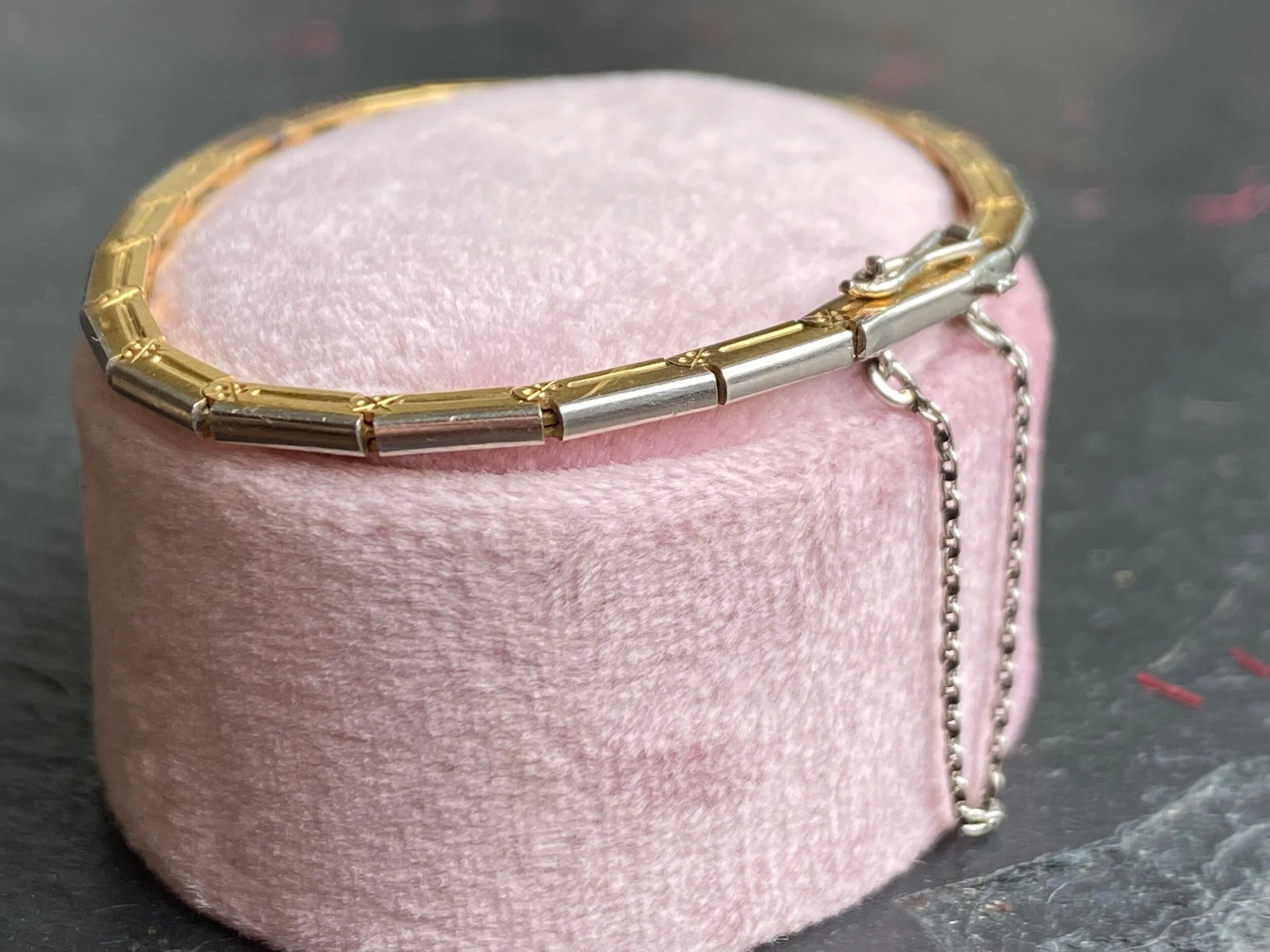 F4B09B8B-0CC2-4CF5-A215-D80447B80B11