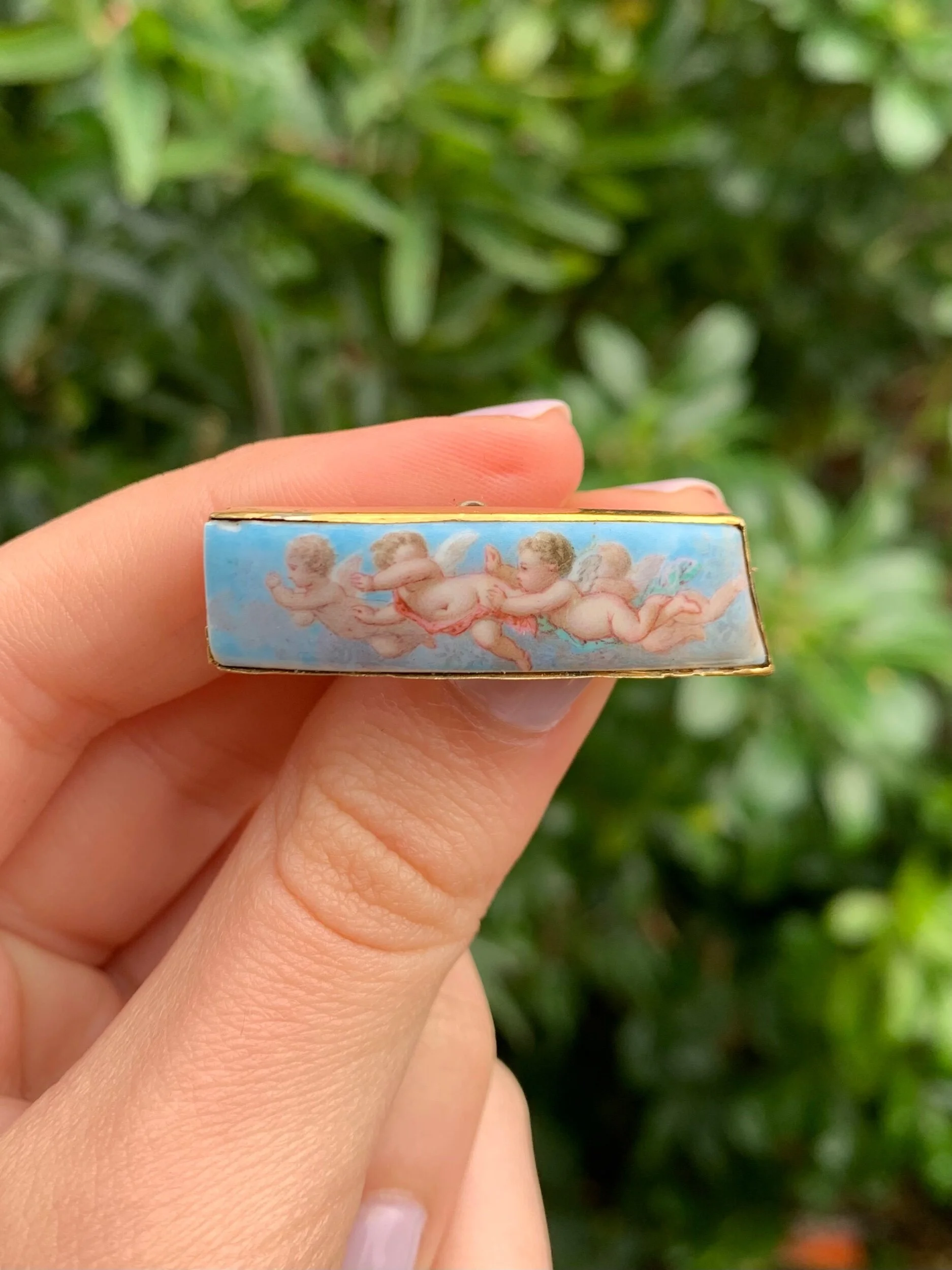 DA8CC252-CD63-4619-A462-04DBA5CF8A5E