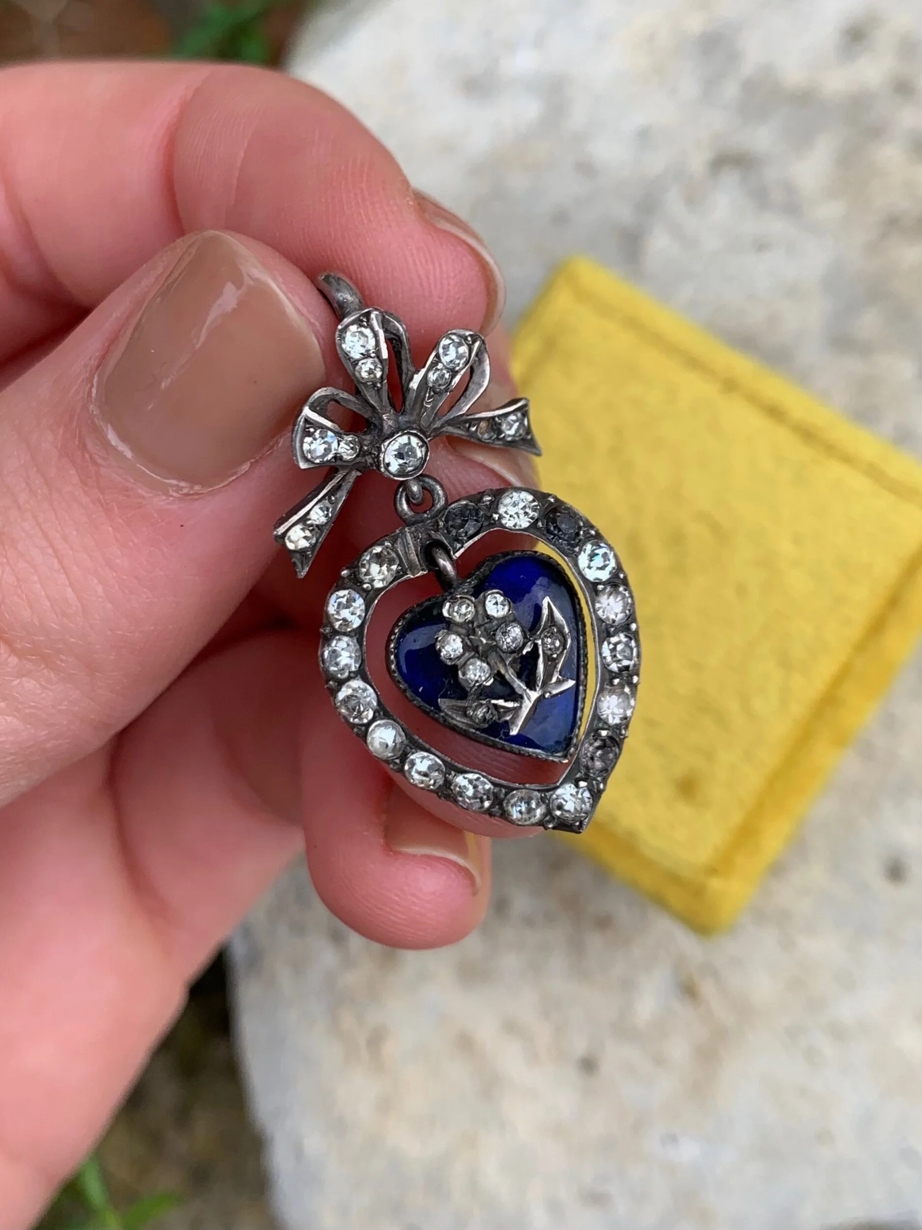 B8835C12-A431-454C-8C43-CAE3AC65D4F0