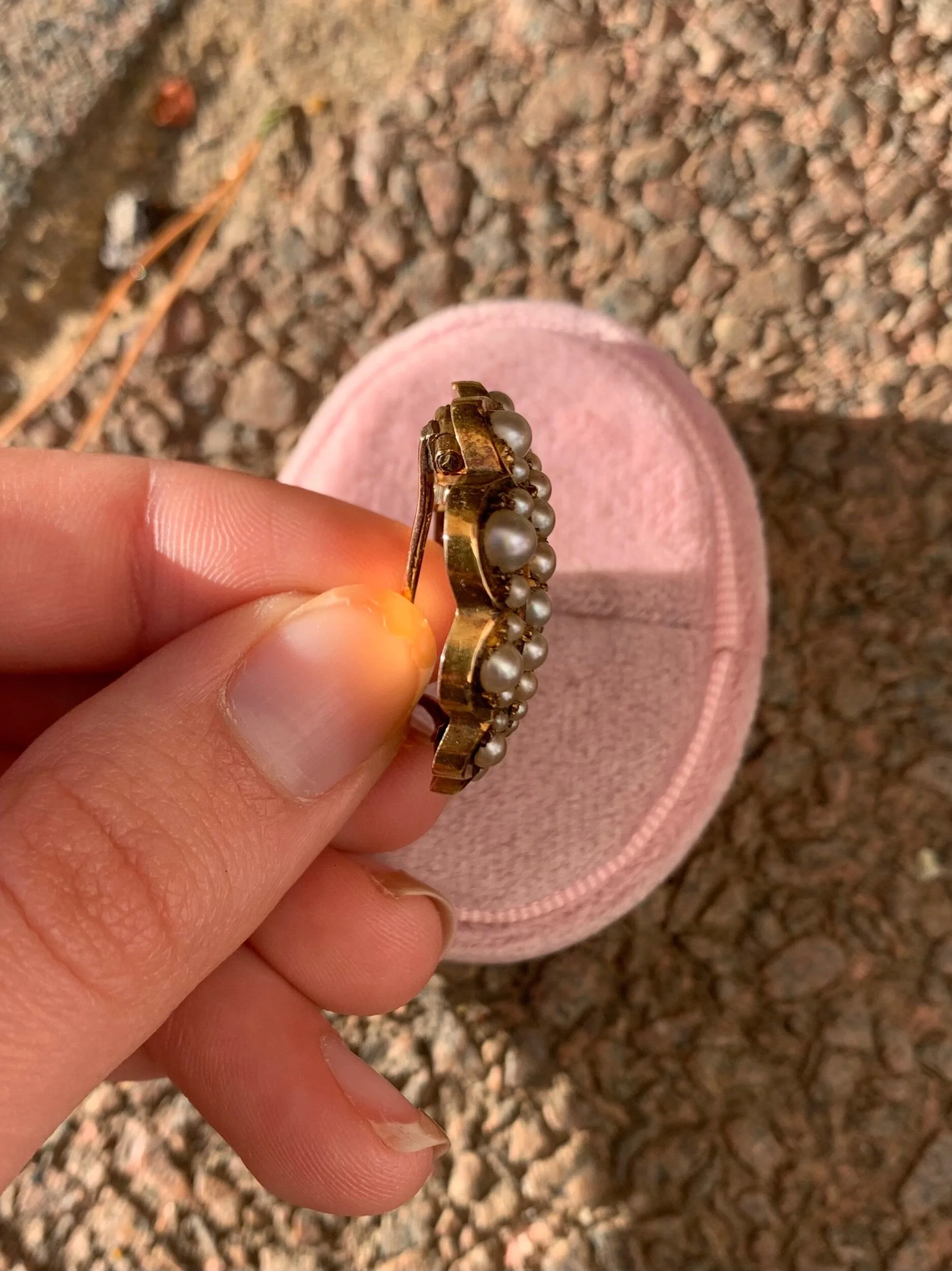 8B42D4FB-CA5C-4177-AAE1-273770B23D1E