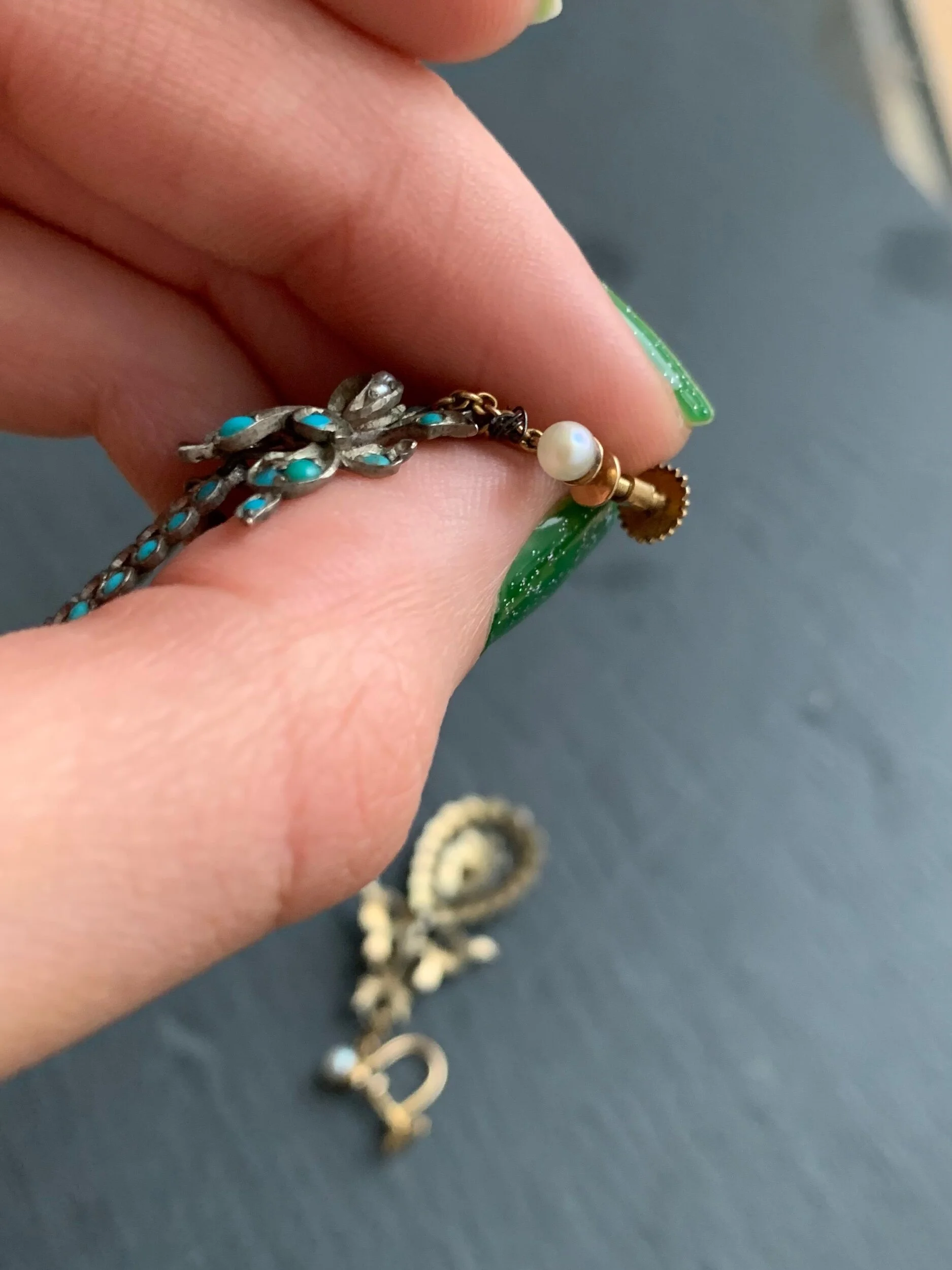 7C32A6F8-7115-4EBB-928F-F8F8317C3F89