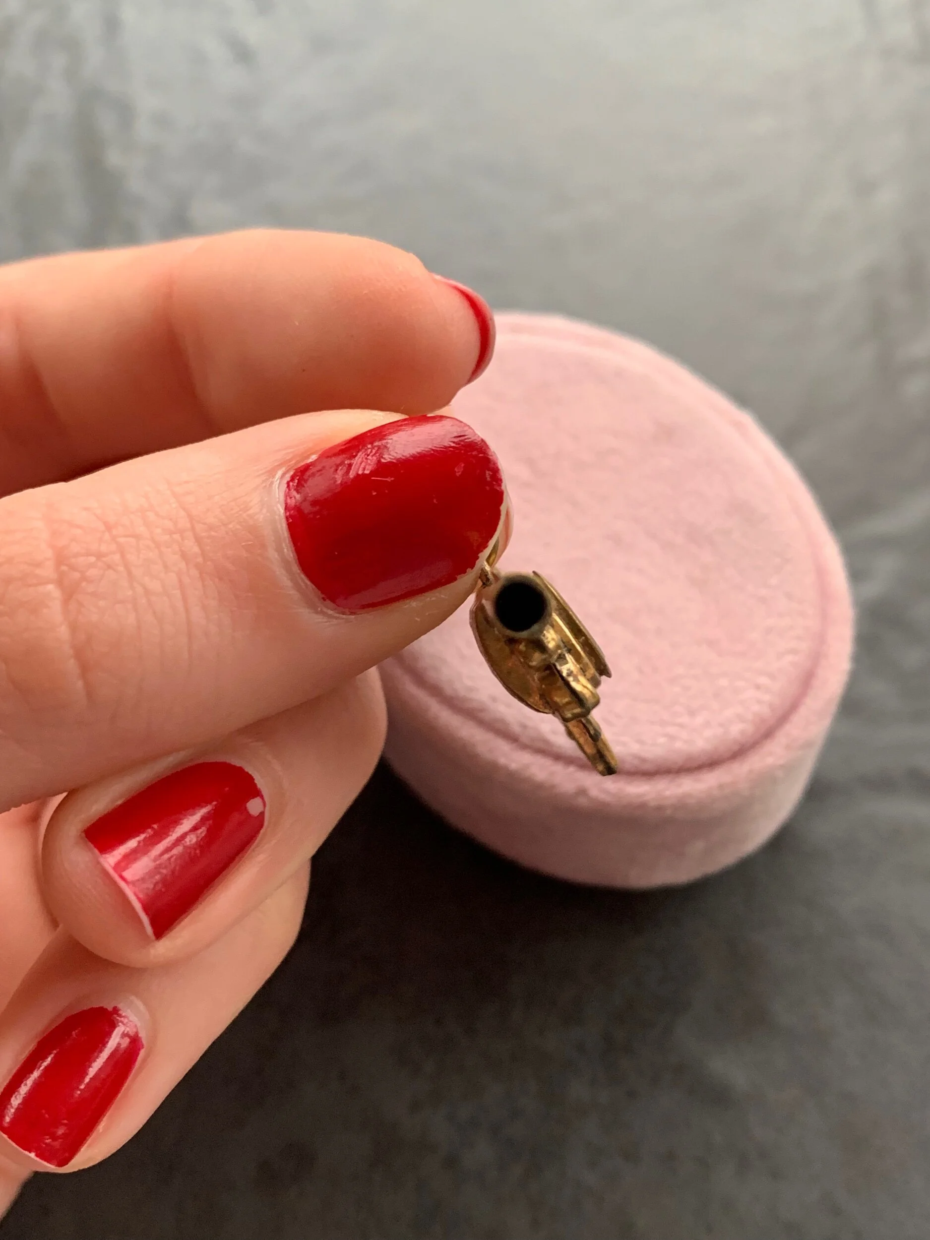 F79D8E81-131C-40E3-B788-A7BCA7071CAF