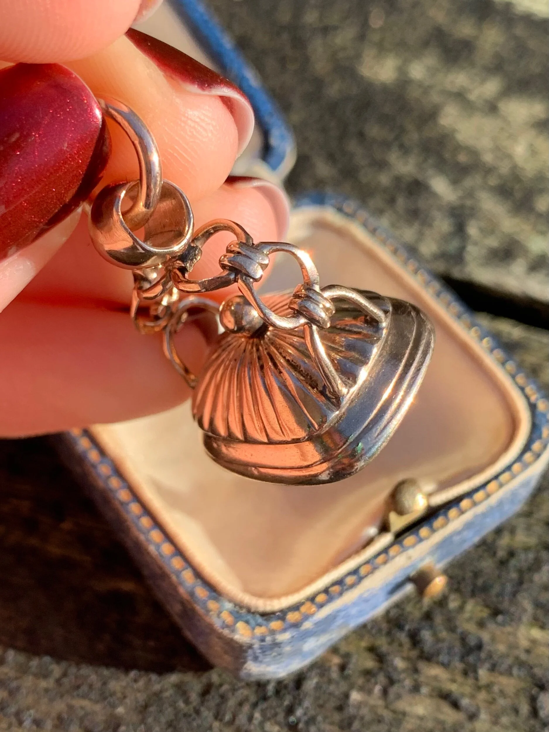 5E9CE02D-CF99-43B0-BB7E-B9BB843B08F2