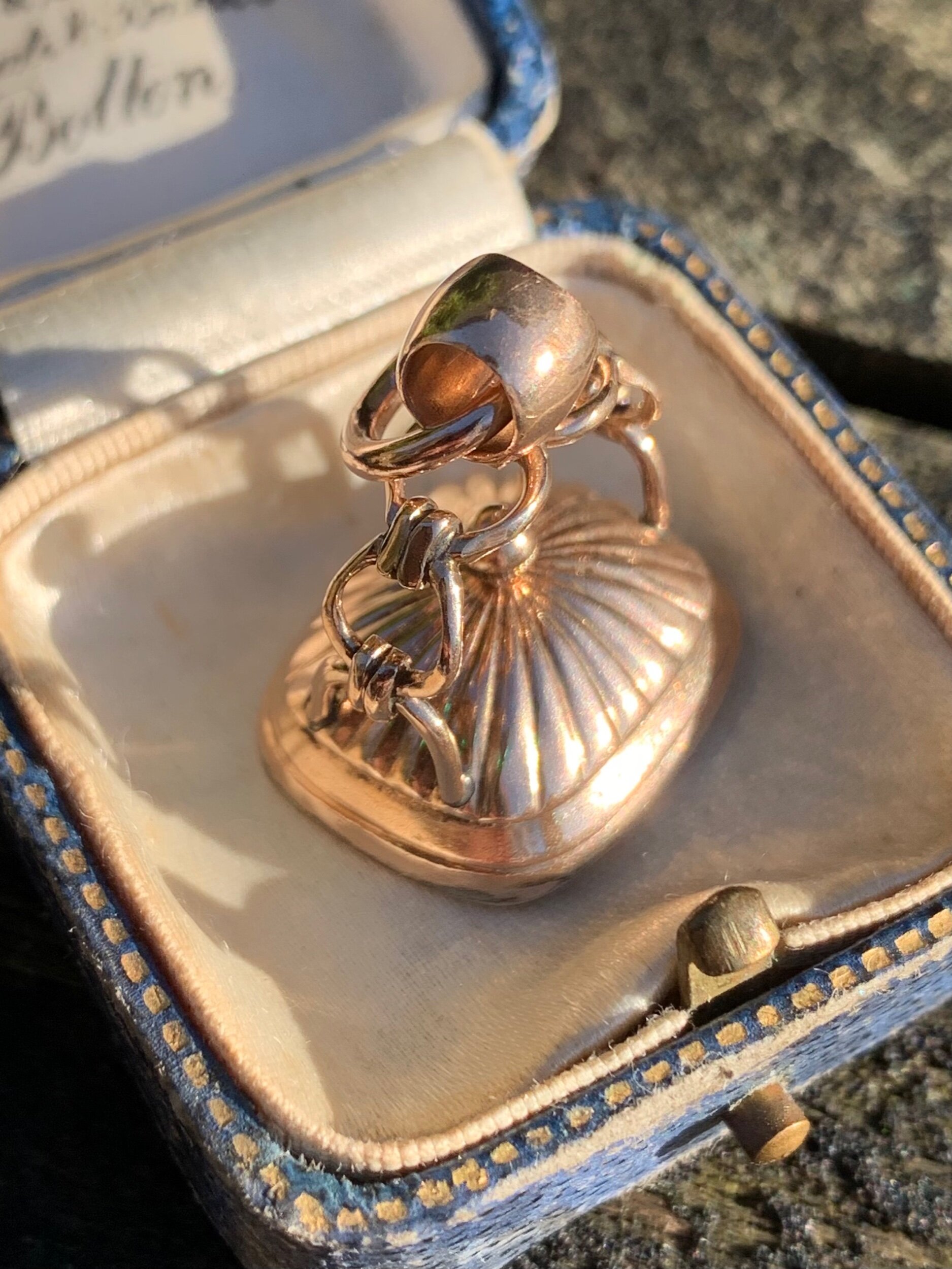 686A8C87-8B39-423D-85C6-379B2E89D845