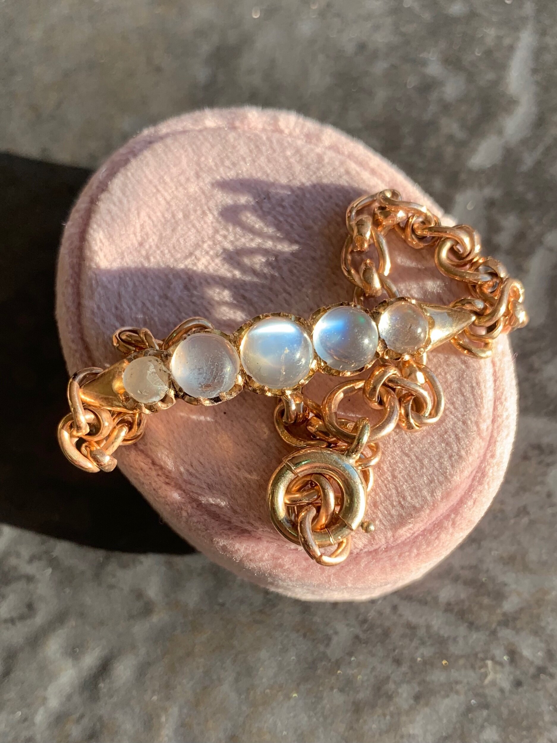 EAC6B2BB-836C-4A7D-BDEE-5E0E9B650578