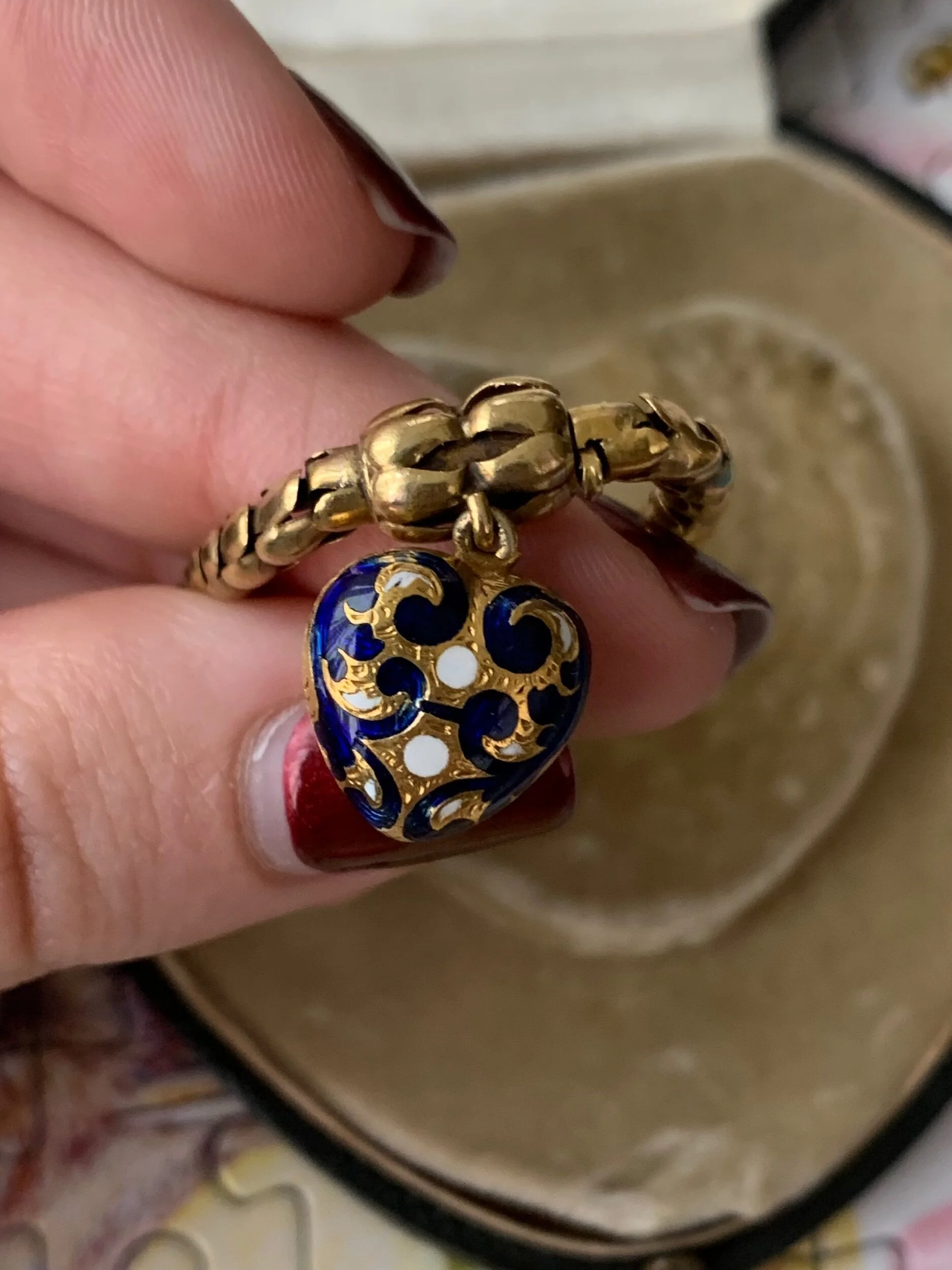 3B92A67D-1000-46D8-A313-23D6025AC5AE