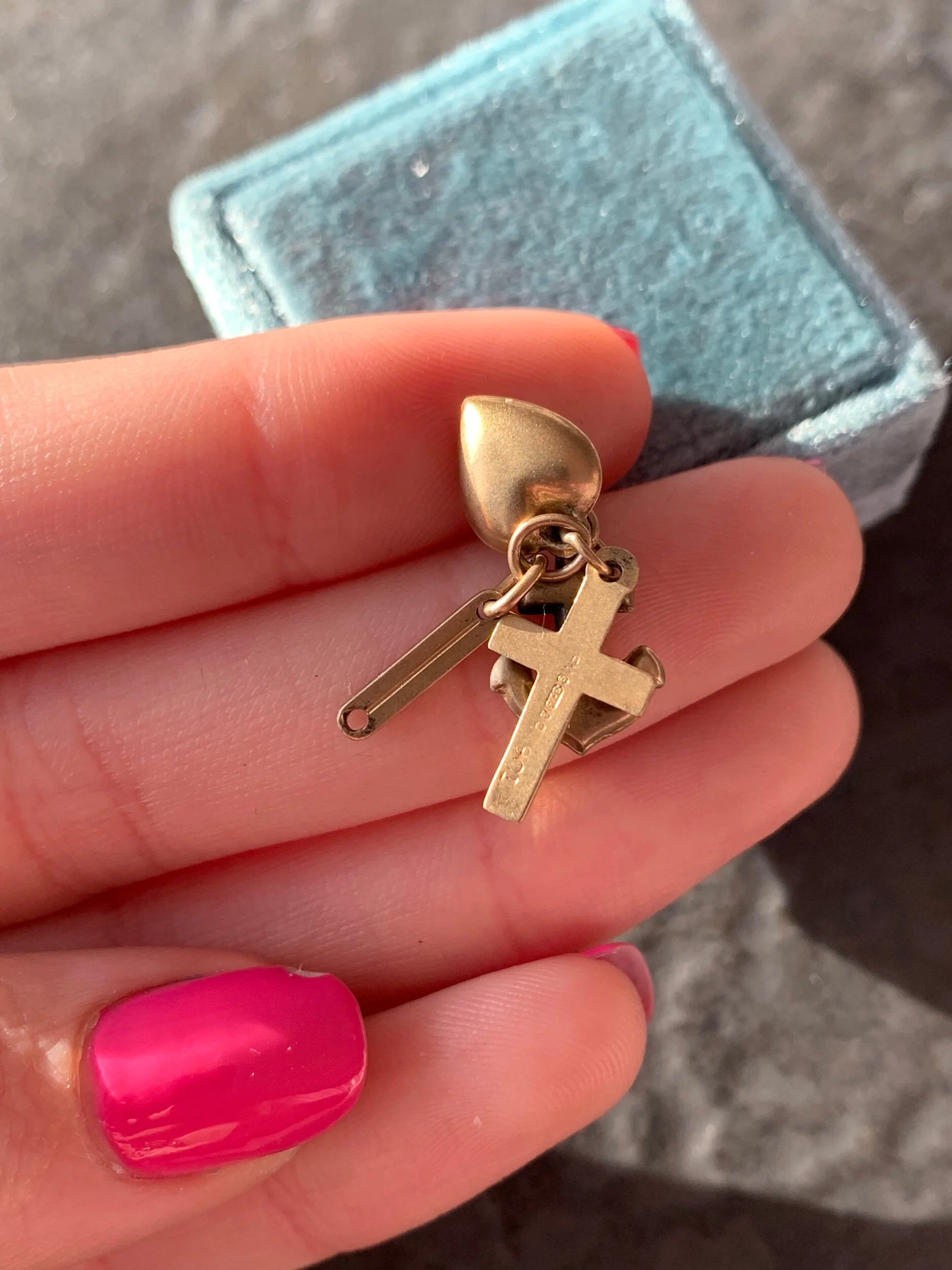 4FCF1B79-1649-4BDB-81A6-C6739775694F