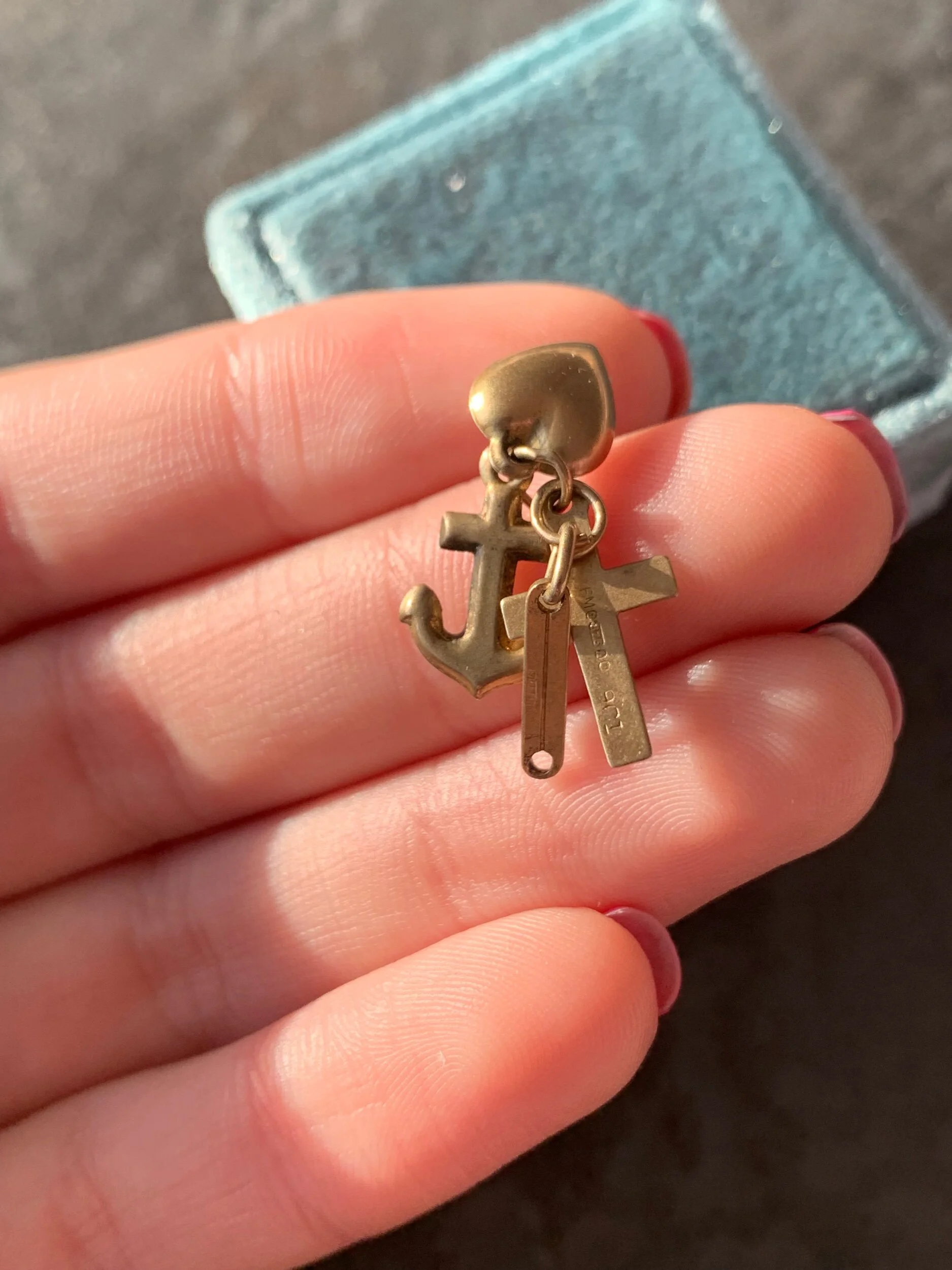 3750E9AE-CD87-4E48-983B-9926F24FF49B