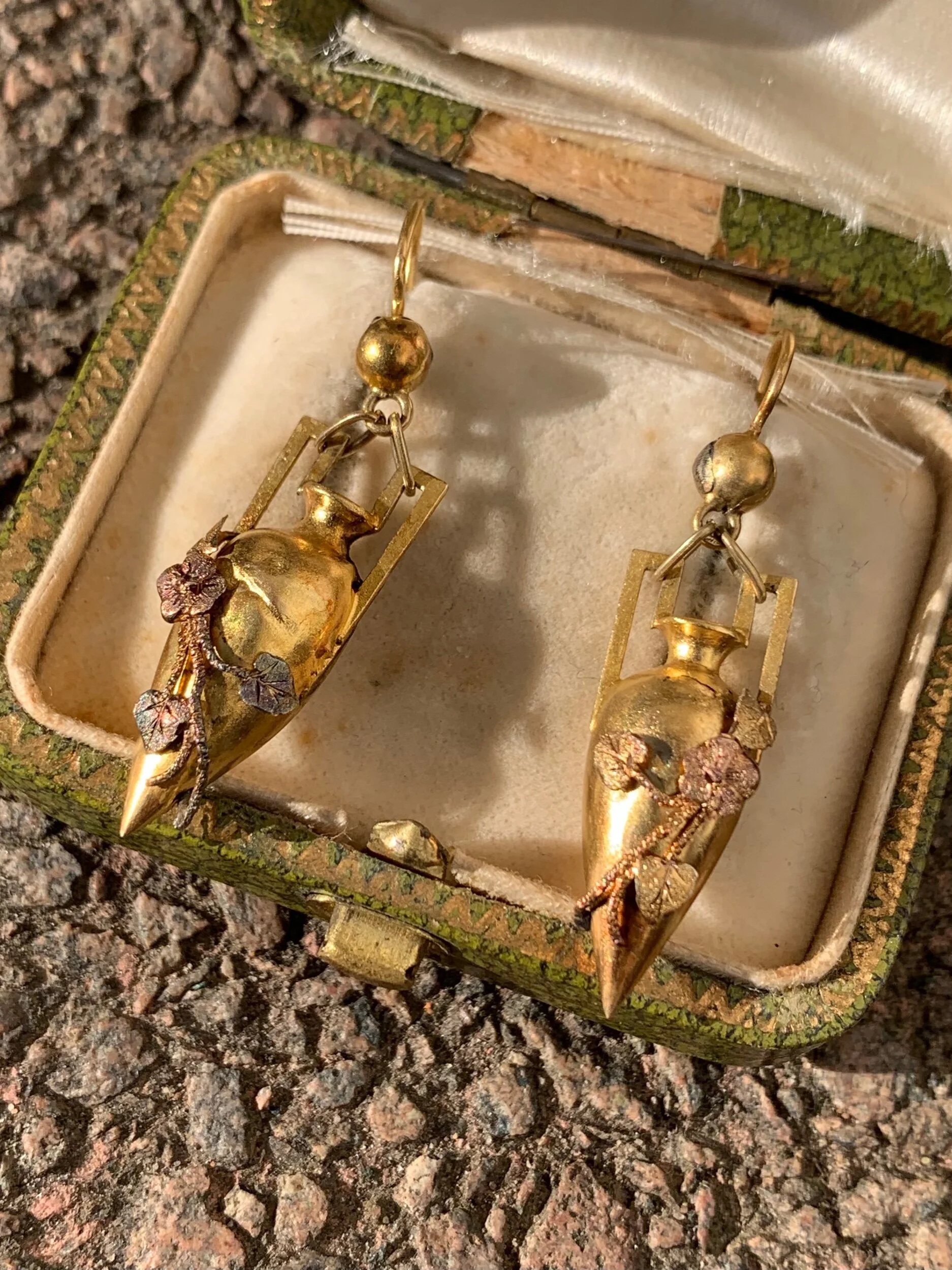 79954850-5BAD-4F7B-B6FF-9D4A7CD972F2