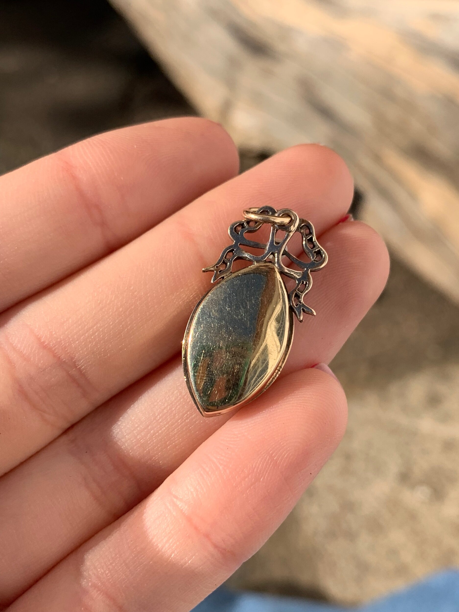 7A1218A4-CDAB-4C99-9A4C-4316F5BA2D8C