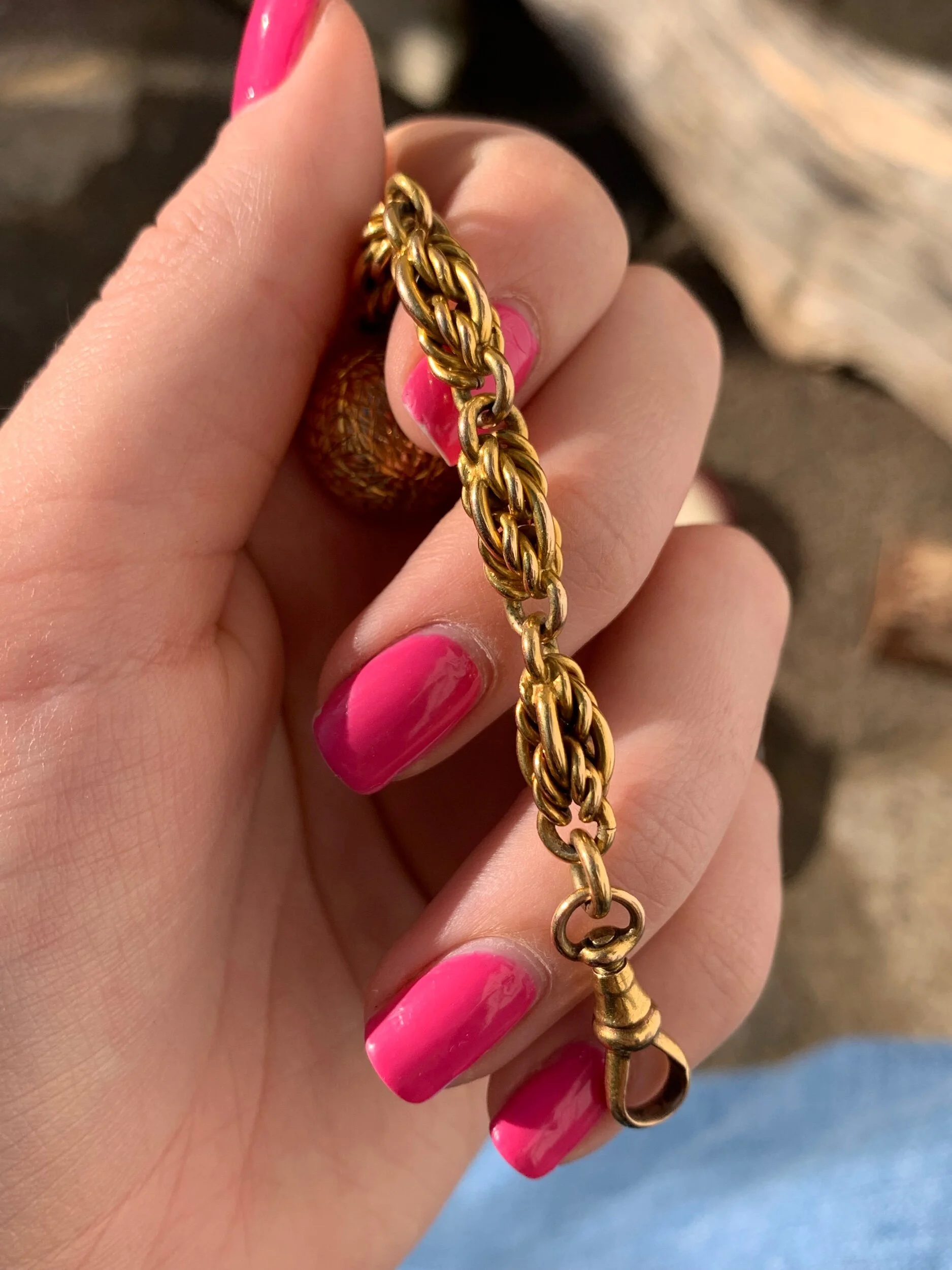 A1764E96-FC3D-4102-99C7-F653A9554597