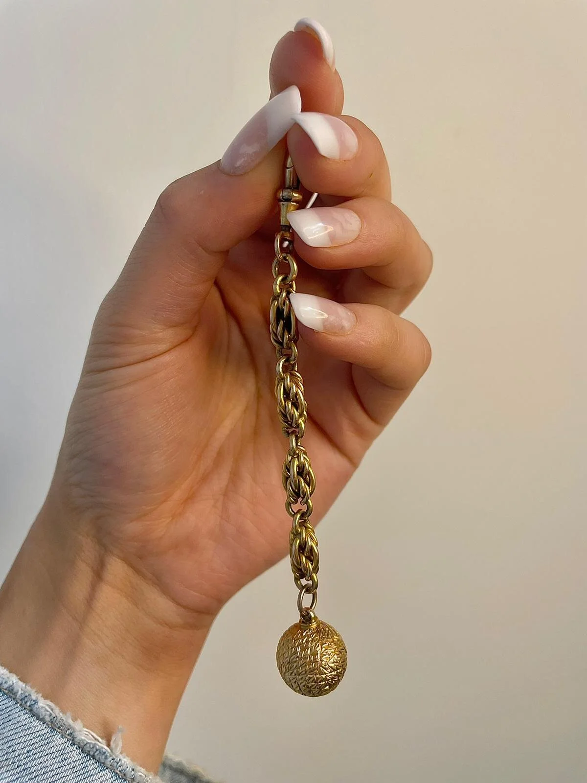 2735032F-4570-4E11-A5CC-207B5CE8EEBD