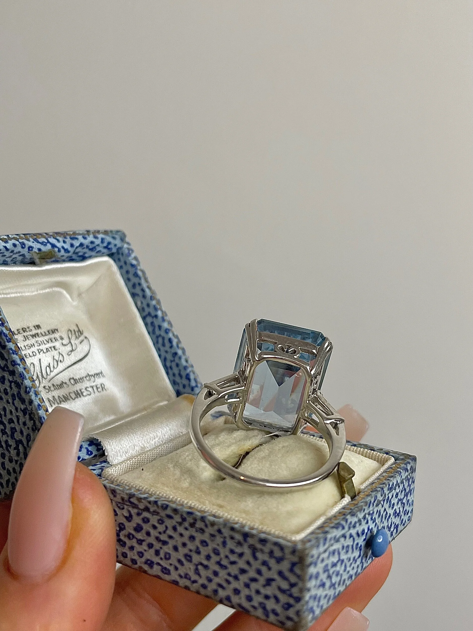 384B1E24-E941-48E6-8329-54AA3E4A43C1