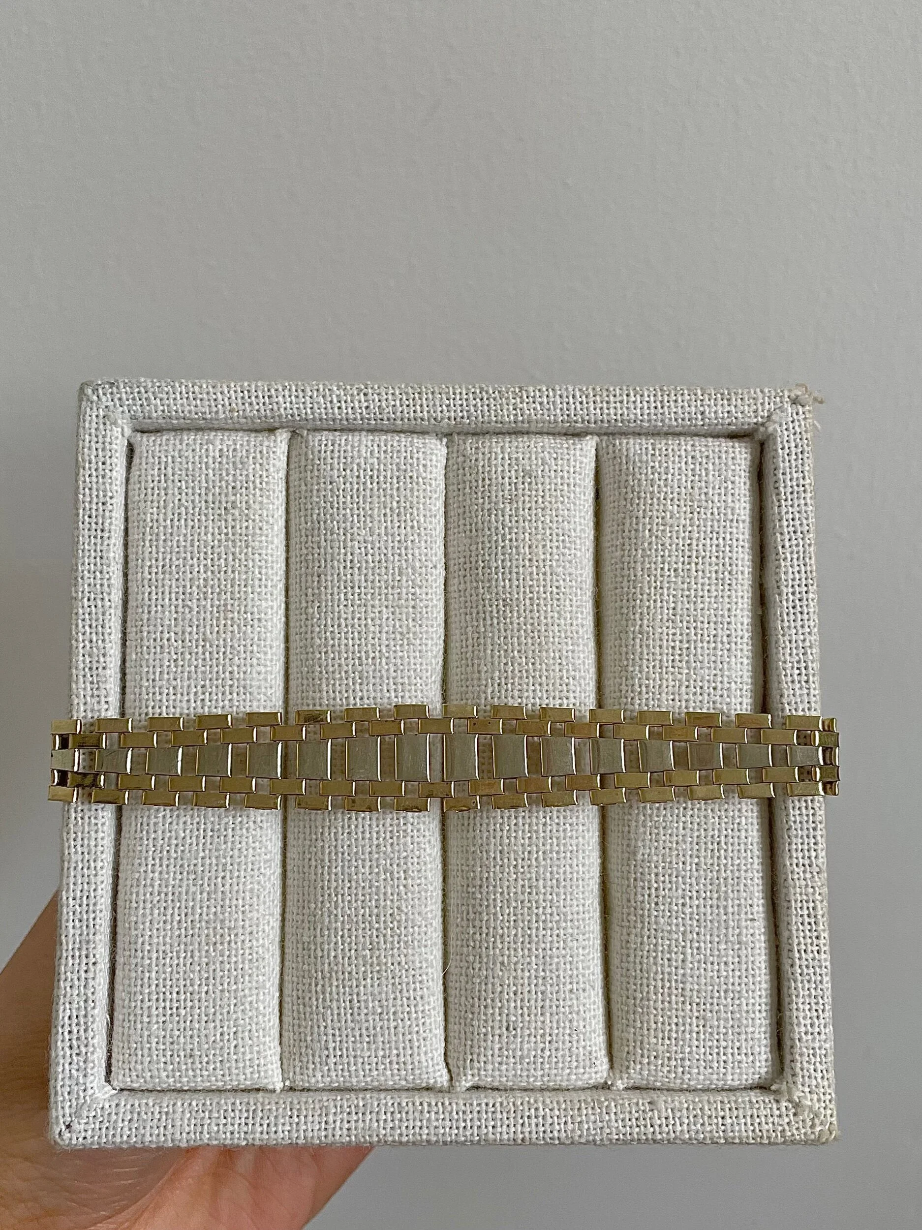 9AFD8154-C1D5-49B6-8B3D-CDB55FF8F7B7