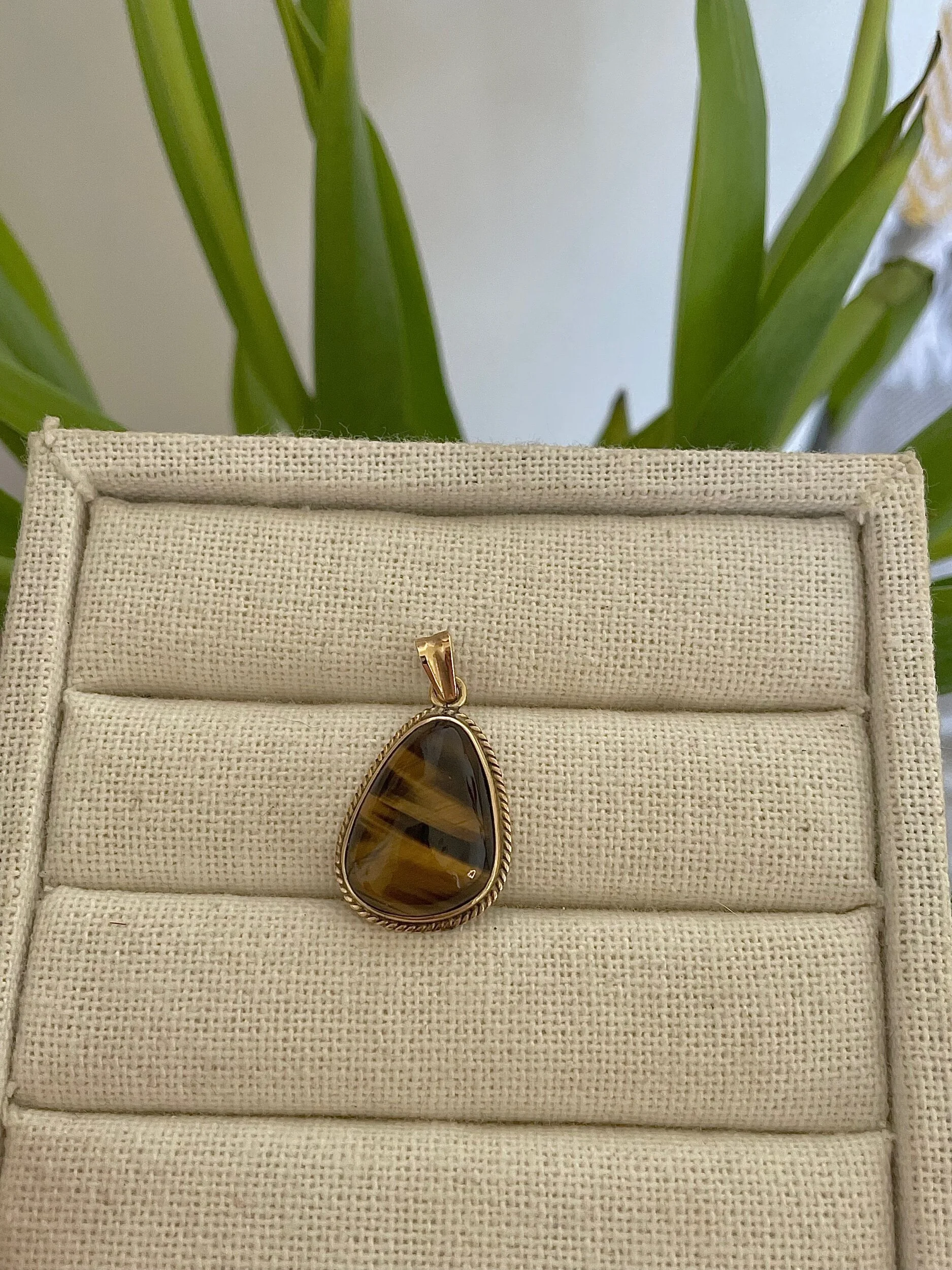 56E7B0A7-44EB-4533-8946-44CF167FA55B