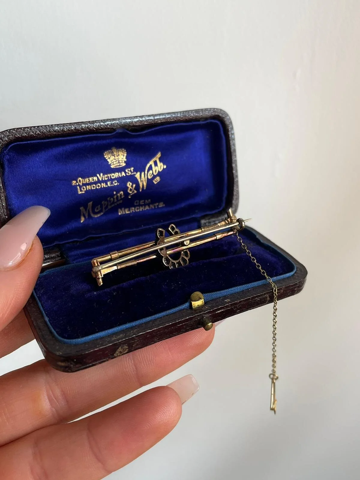 49262FB2-ED4D-4D66-A034-AF1015D1D3A6