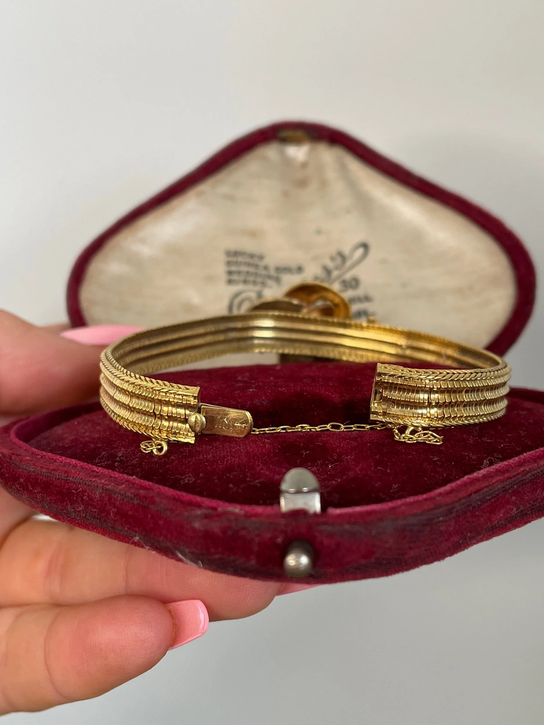 AAD23DF1-BEE5-4C27-872D-8FB9731774AE