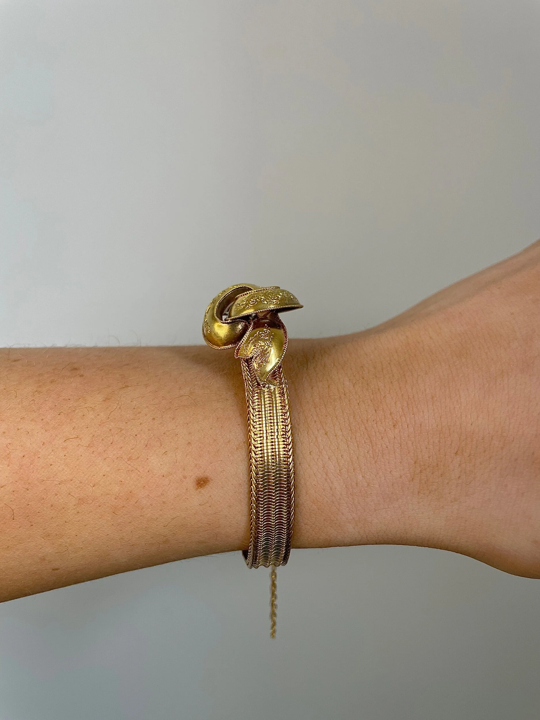 AEEEDDA4-568D-43E4-BA48-EA5B0D769E9E