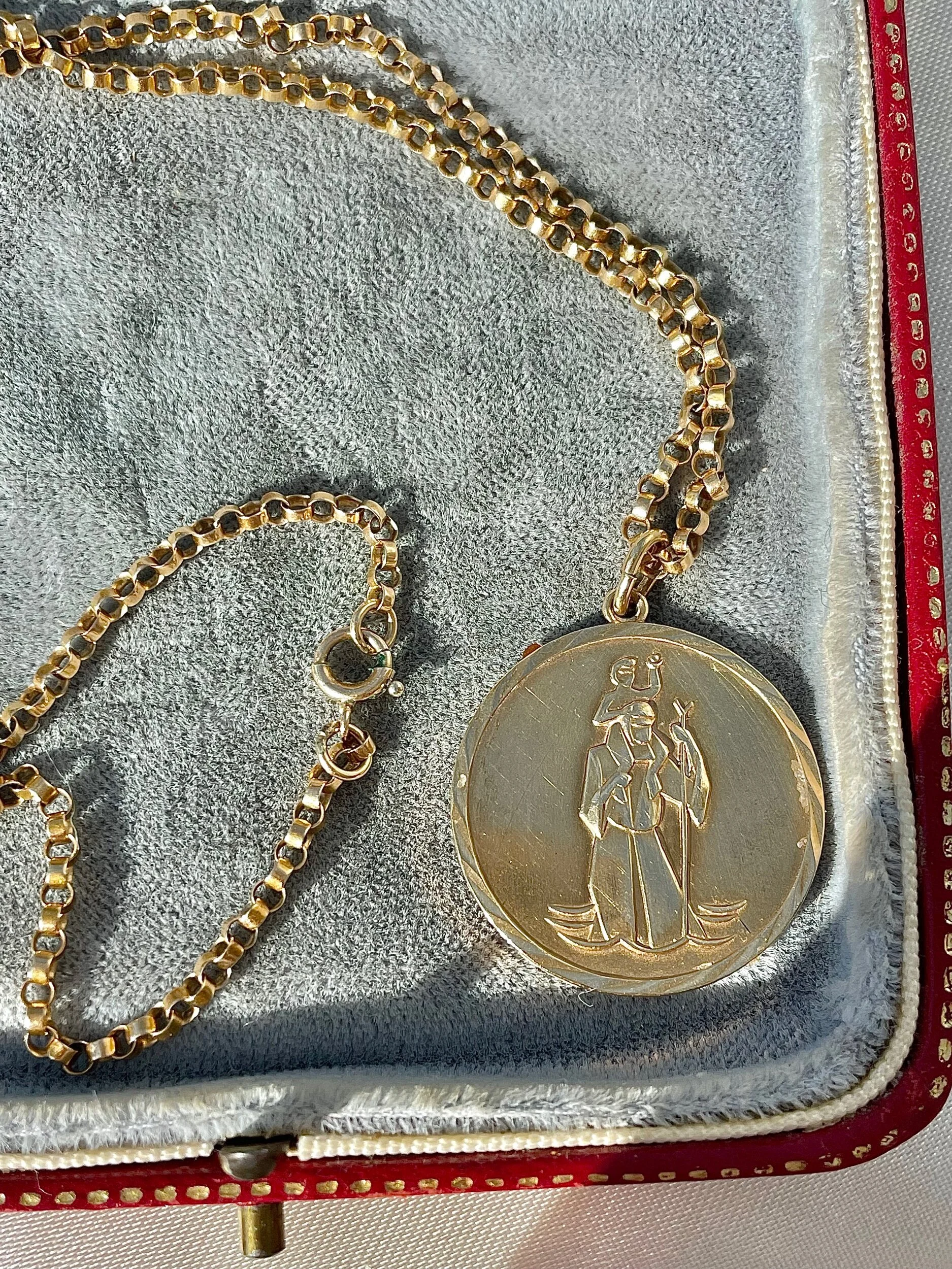 FCBE4598-3F80-4F9F-8E22-E0F31B024446