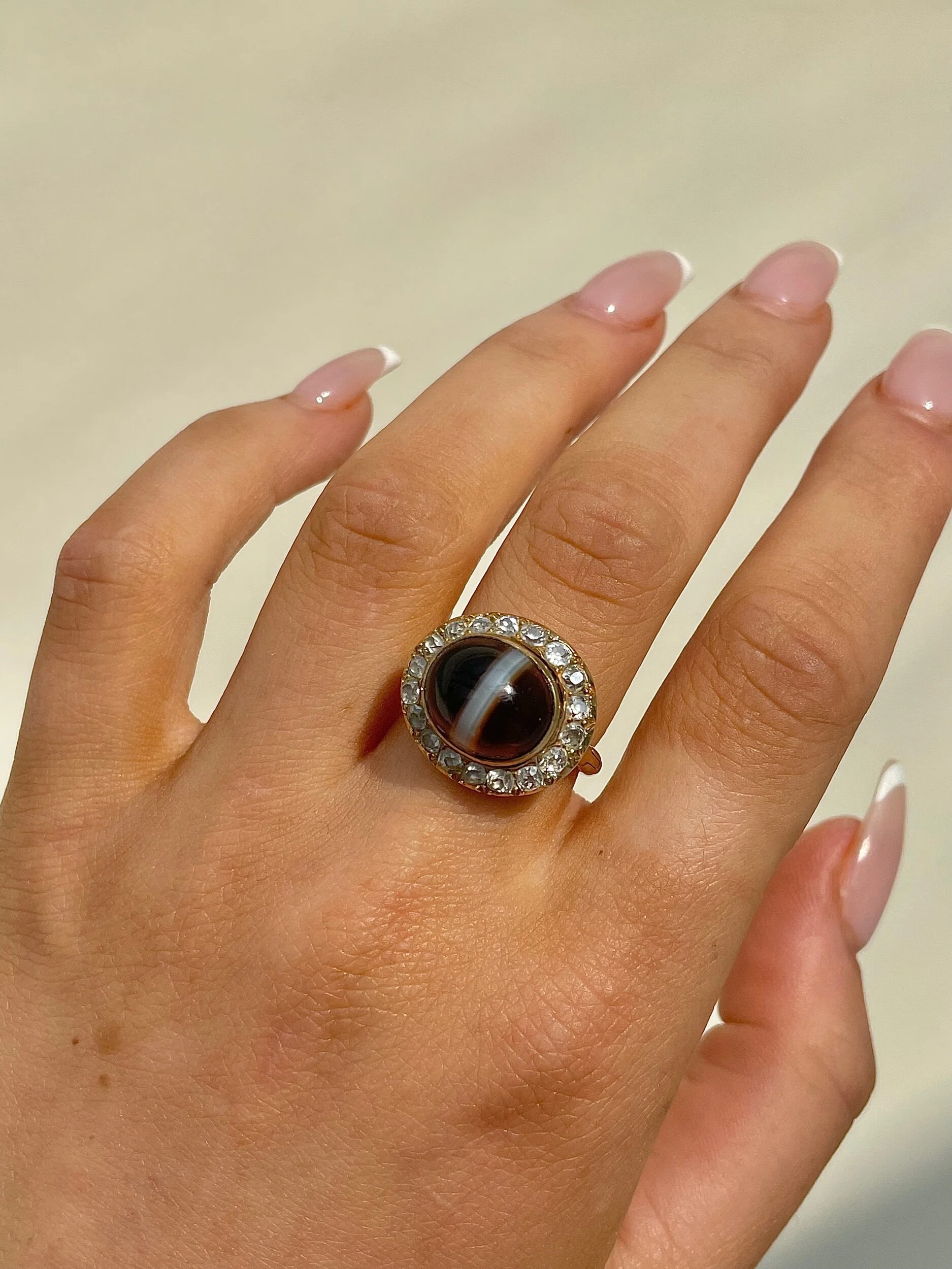 B7D72C4B-1560-434D-8FF9-754E290C4B1D