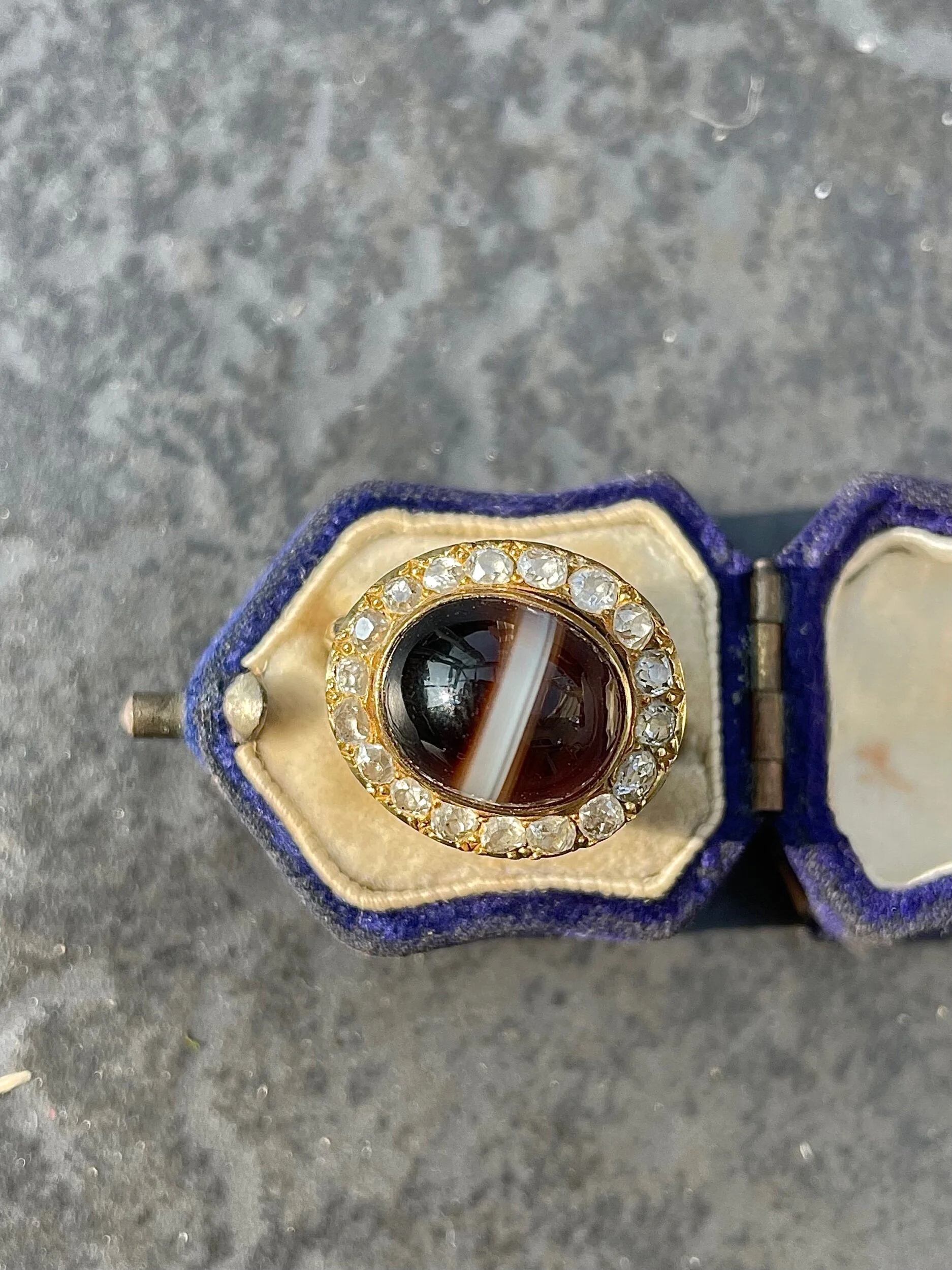 105BA749-A0EC-421E-9321-F636EB262123