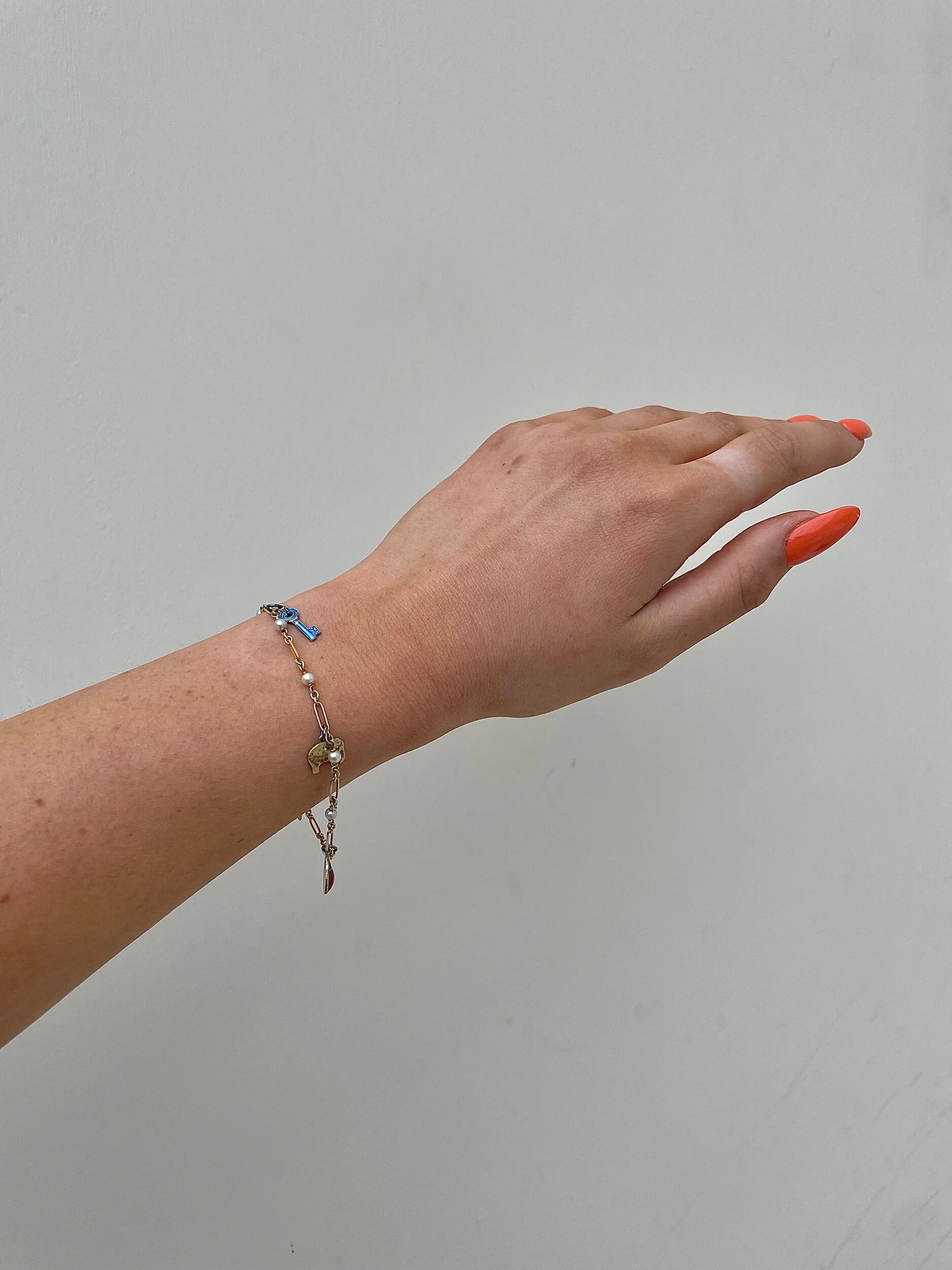 FD19F9A5-FDAE-48F2-8DC5-51DF4285E295