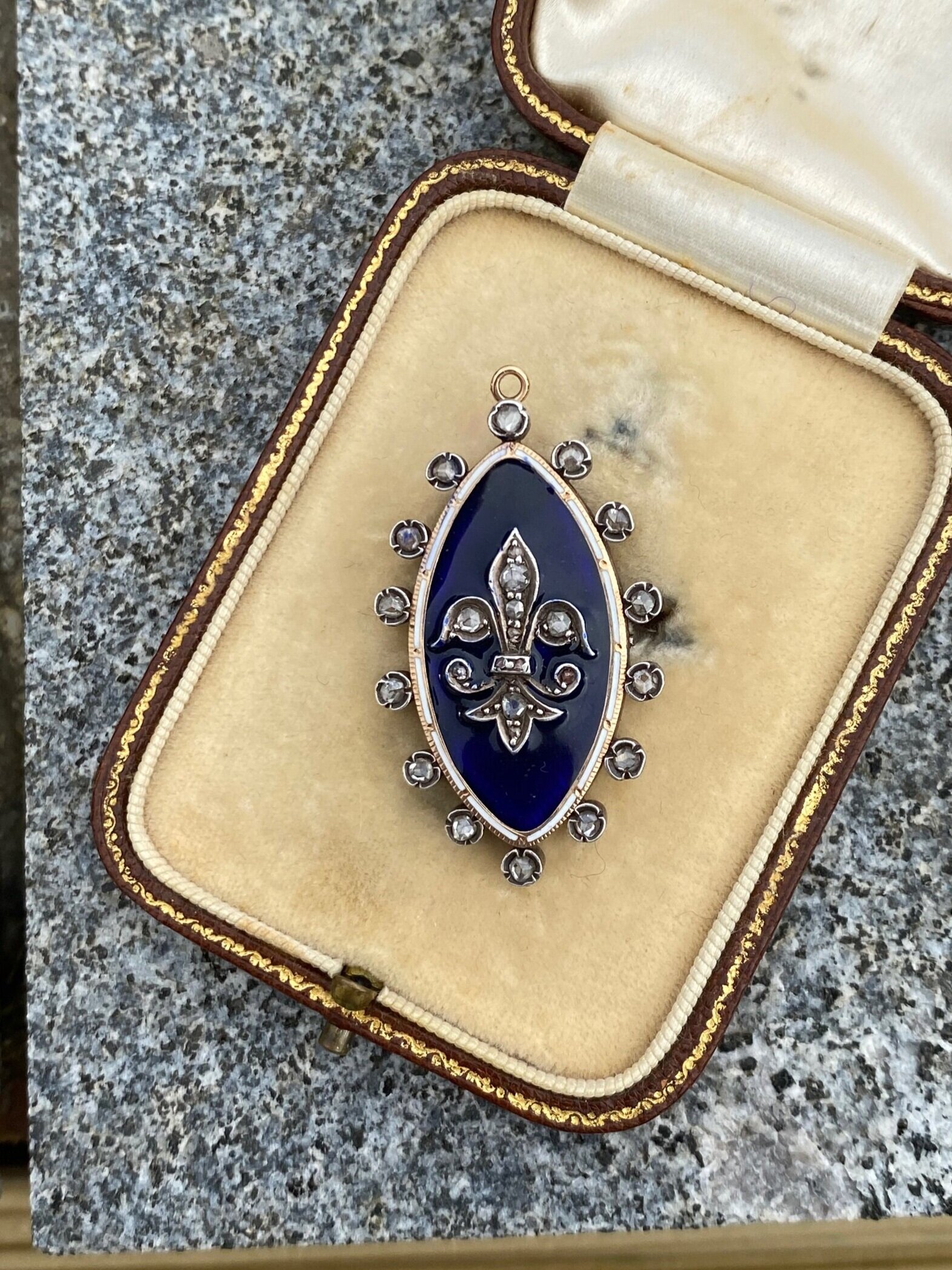 5F15E14F-63FD-49C3-85D4-A76272DE4236