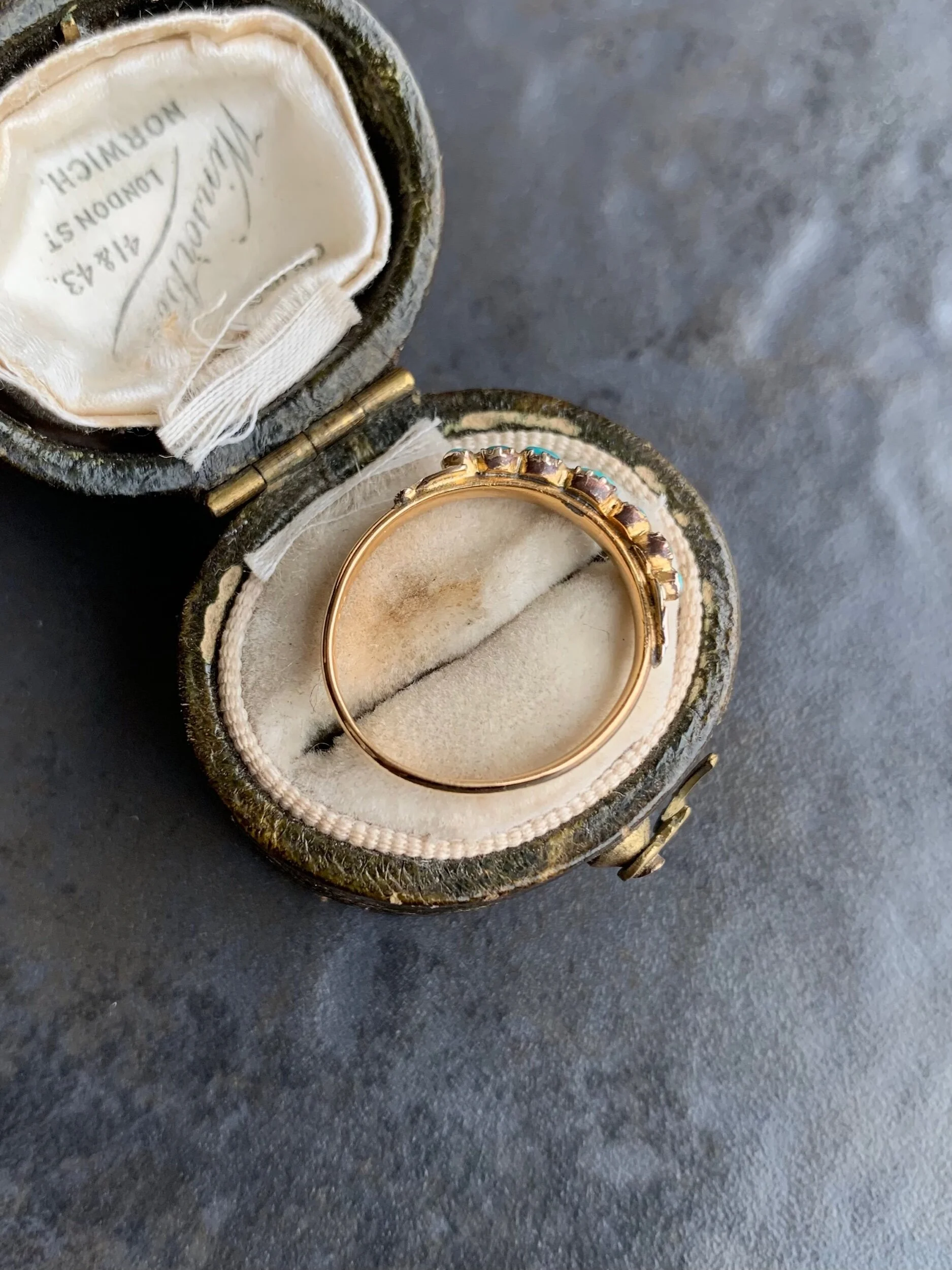 CB29C5F7-6694-464F-914A-949AE580FBA9