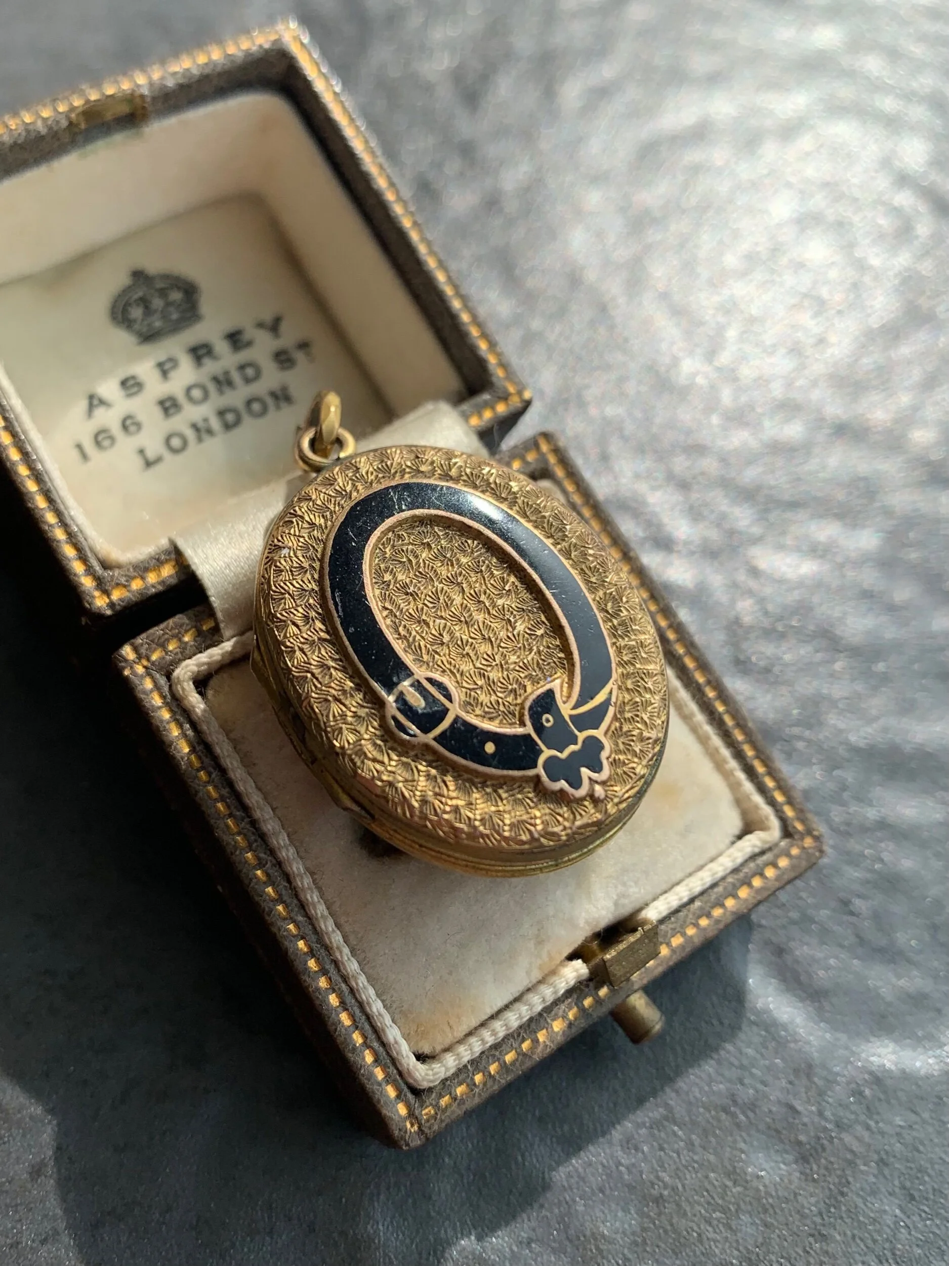 3A608319-877B-4BCD-9AAC-EA0F6459B626