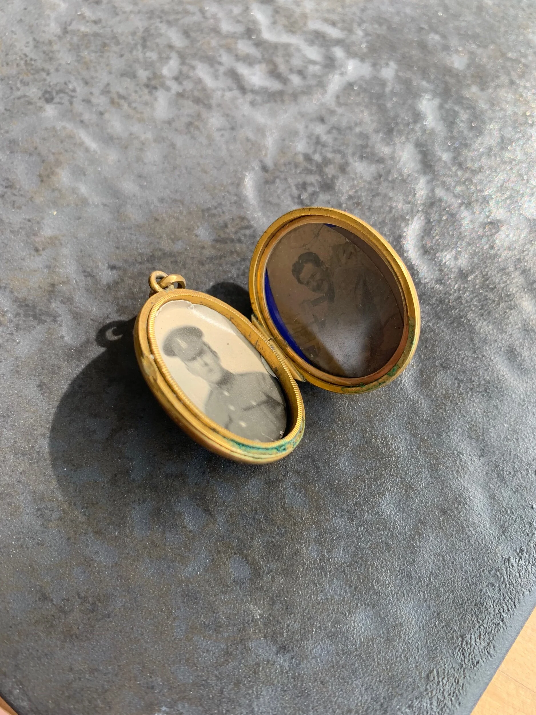 85AE9AD8-FC20-448D-8298-19242CA347FA